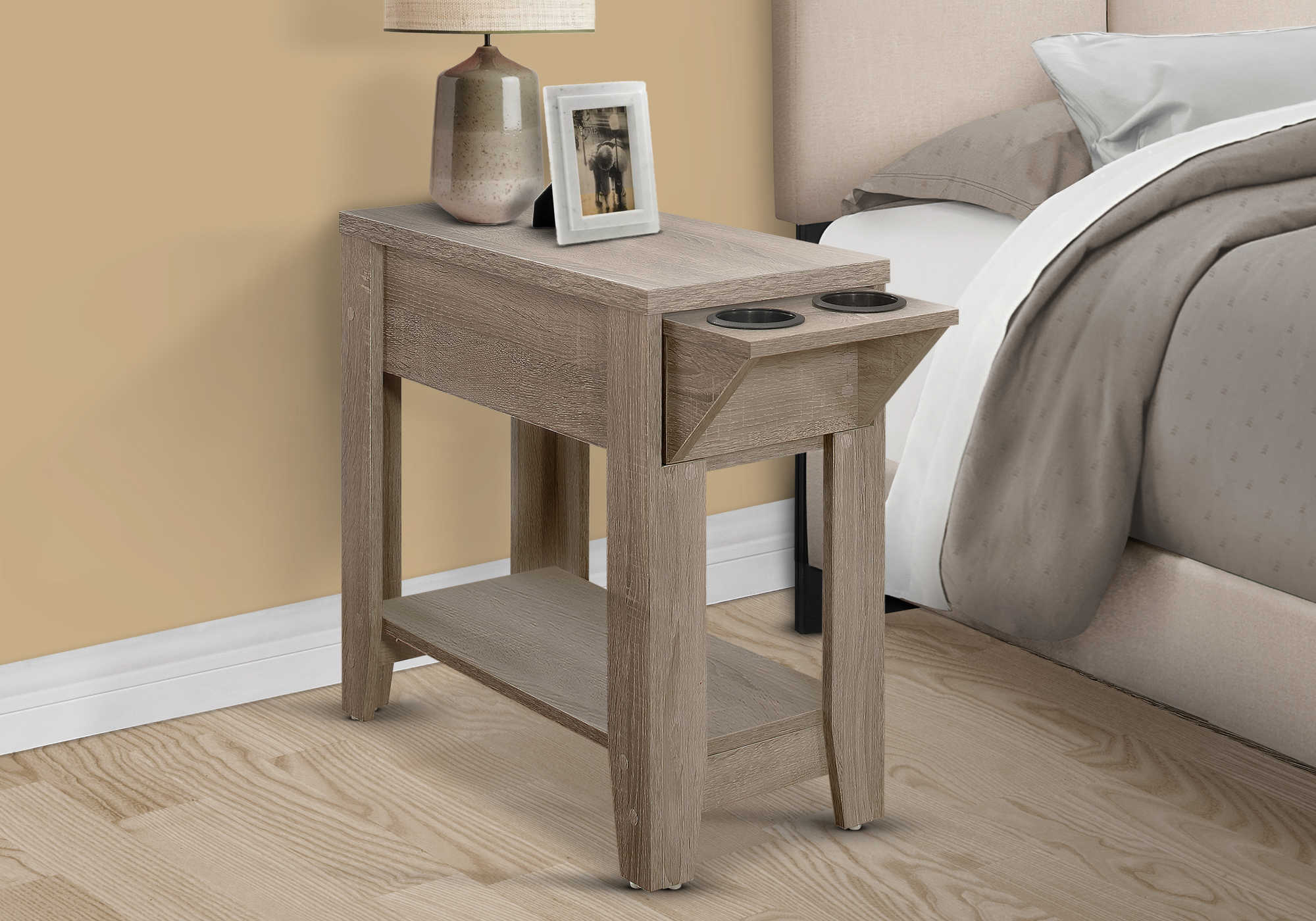 TABLE DE CHEVET - 23"H / TAUPE FONCE AVEC SUPPORT A VERRE – I 3198.