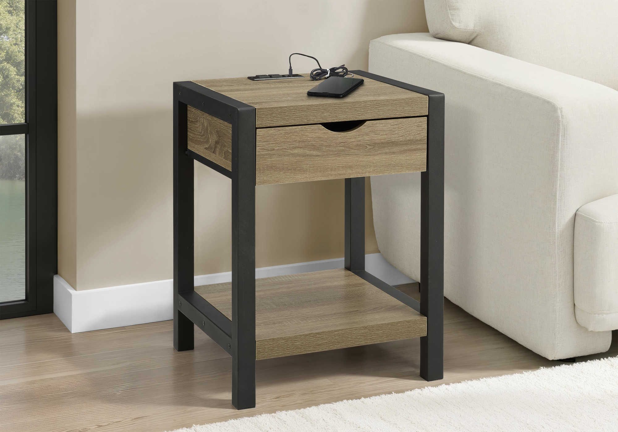 TABLE D'APPOINT - 24"H / TAUPE / METAL NOIR USB / PRISE – I 3200