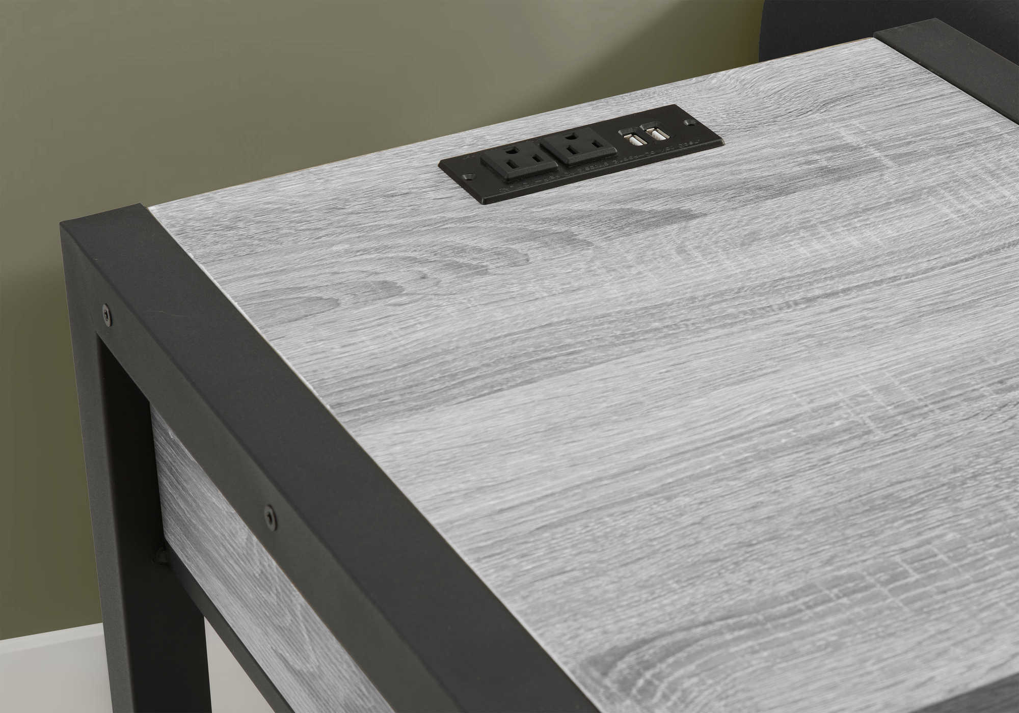TABLE D'APPOINT - 24"H / GRIS / NOIR METAL USB / PRISE – I 3201