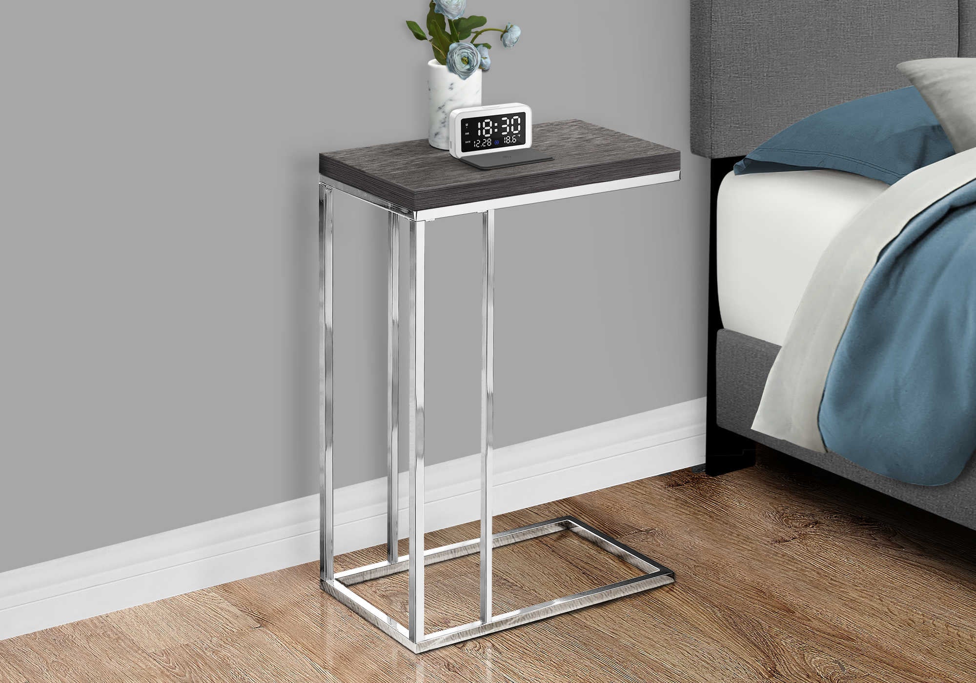 TABLE DE CHEVET - GRIS ET METAL CHROME – I 3228.