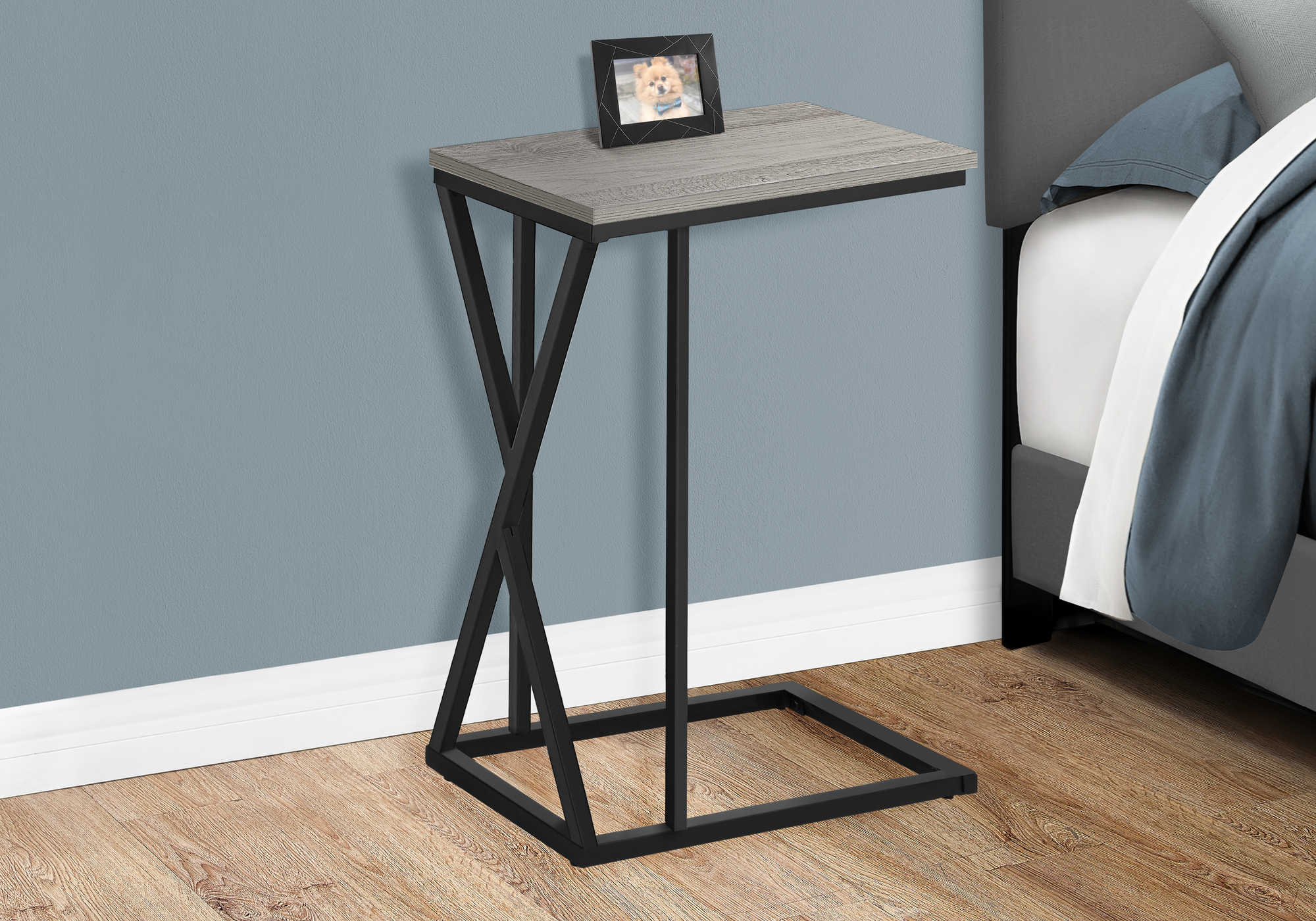 TABLE DE CHEVET - 25"H / GRIS / METAL NOIR – I 3248.