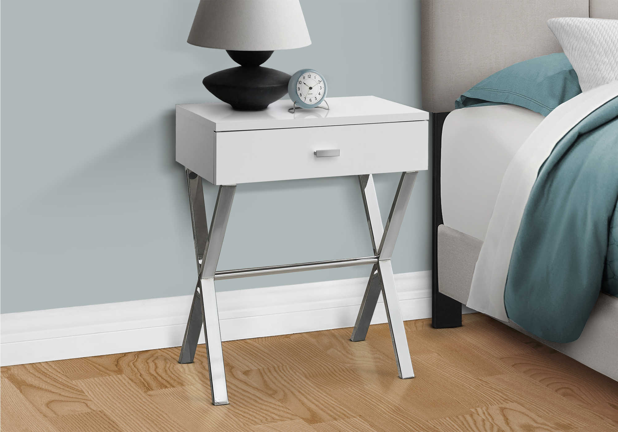 TABLE DE CHEVET - 24"H / BLANC LUSTRE / METAL CHROME – I 3262.