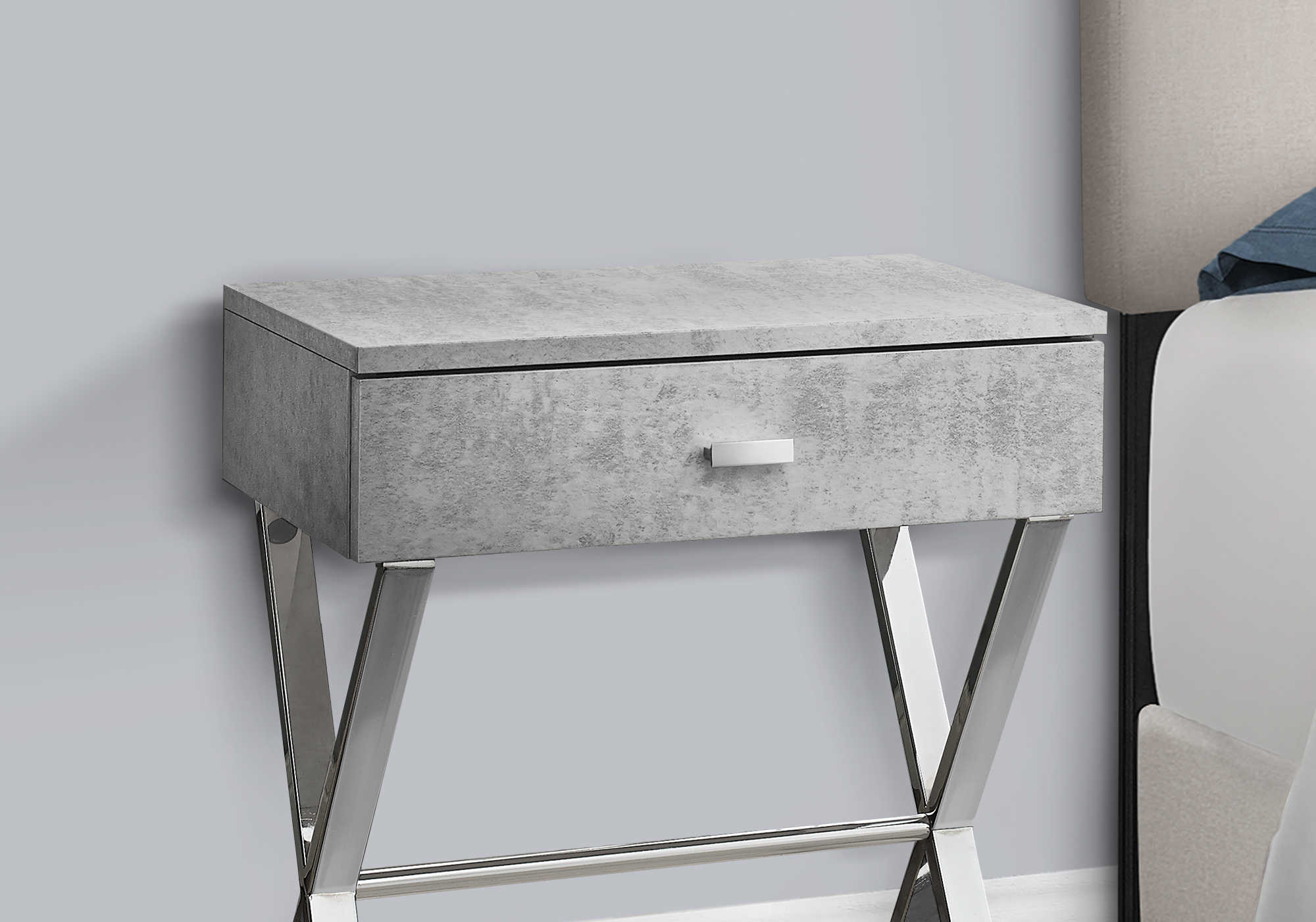 TABLE DE CHEVET - 24"H / GRIS CIMENTE / METAL CHROME – I 3264.