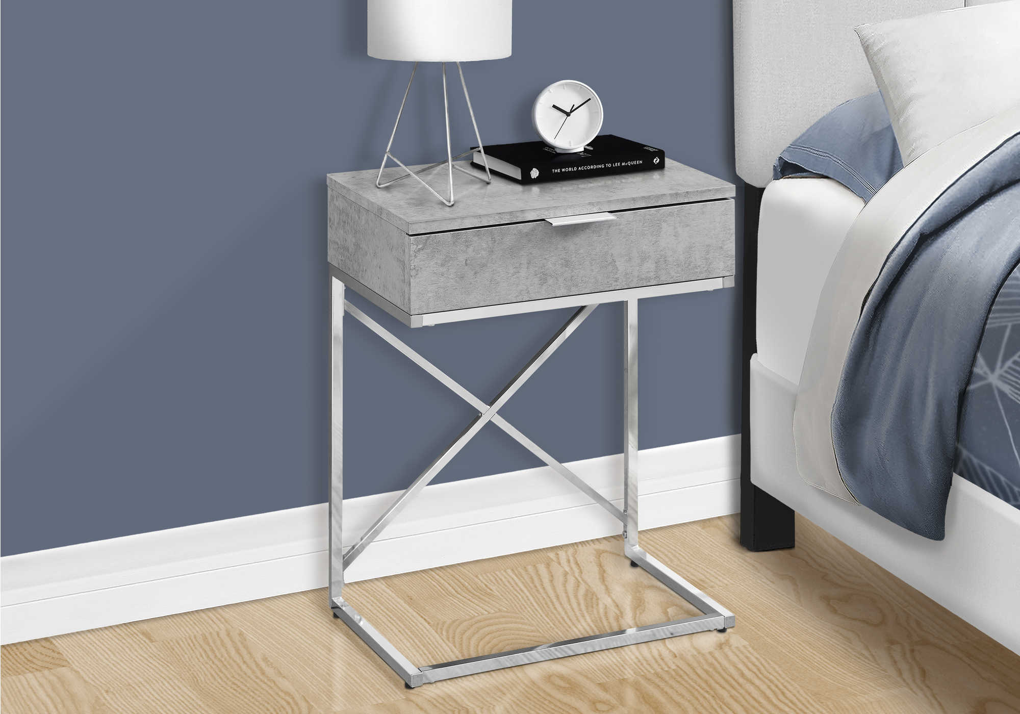 TABLE DE CHEVET - 24"H / GRIS CIMENTE / METAL CHROME – I 3471.