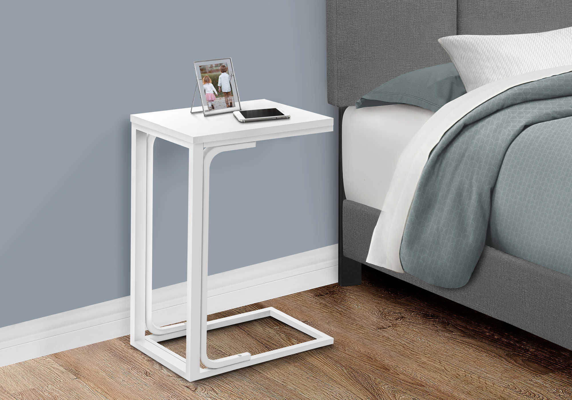 TABLE DE CHEVET - 25"H / BLANC / METAL BLANC – I 3478.