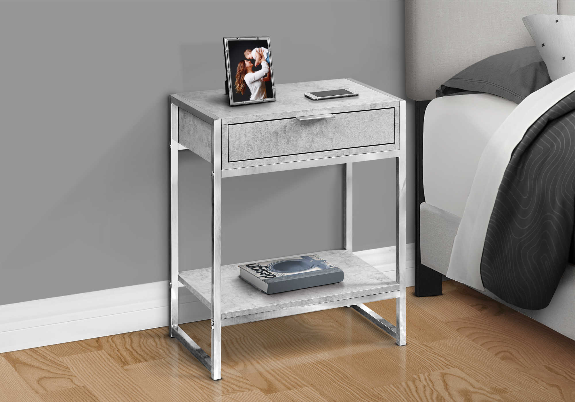 TABLE DE CHEVET - 24"H / GRIS CIMENTE / METAL CHROME – I 3481.