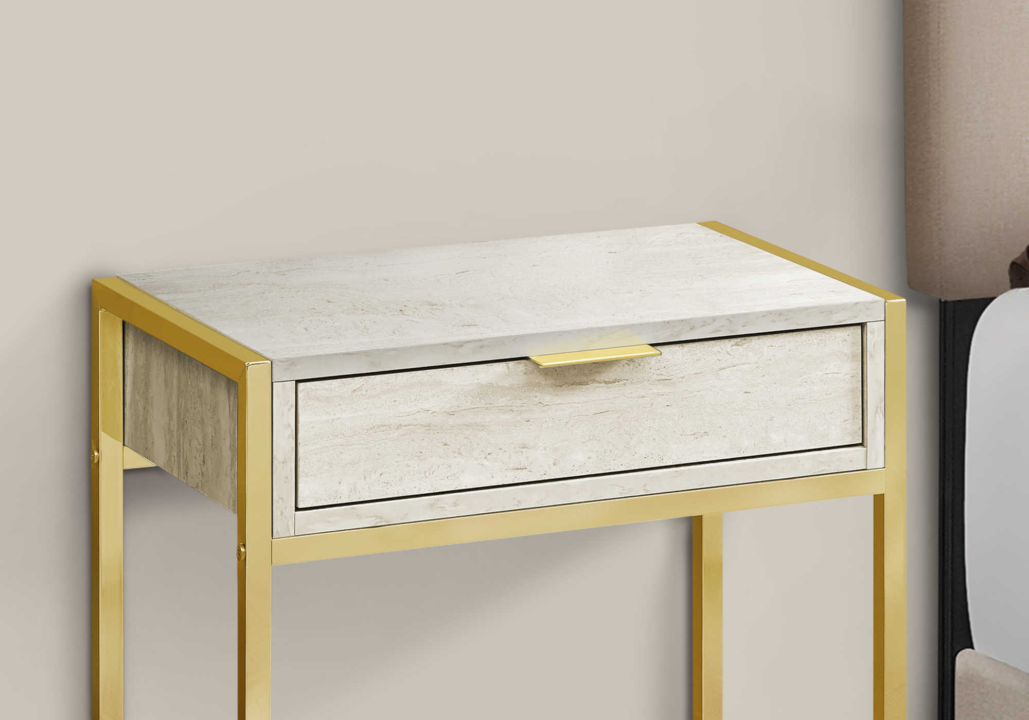 TABLE DE CHEVET - 24"H / MARBRE BEIGE / METAL OR – I 3483.