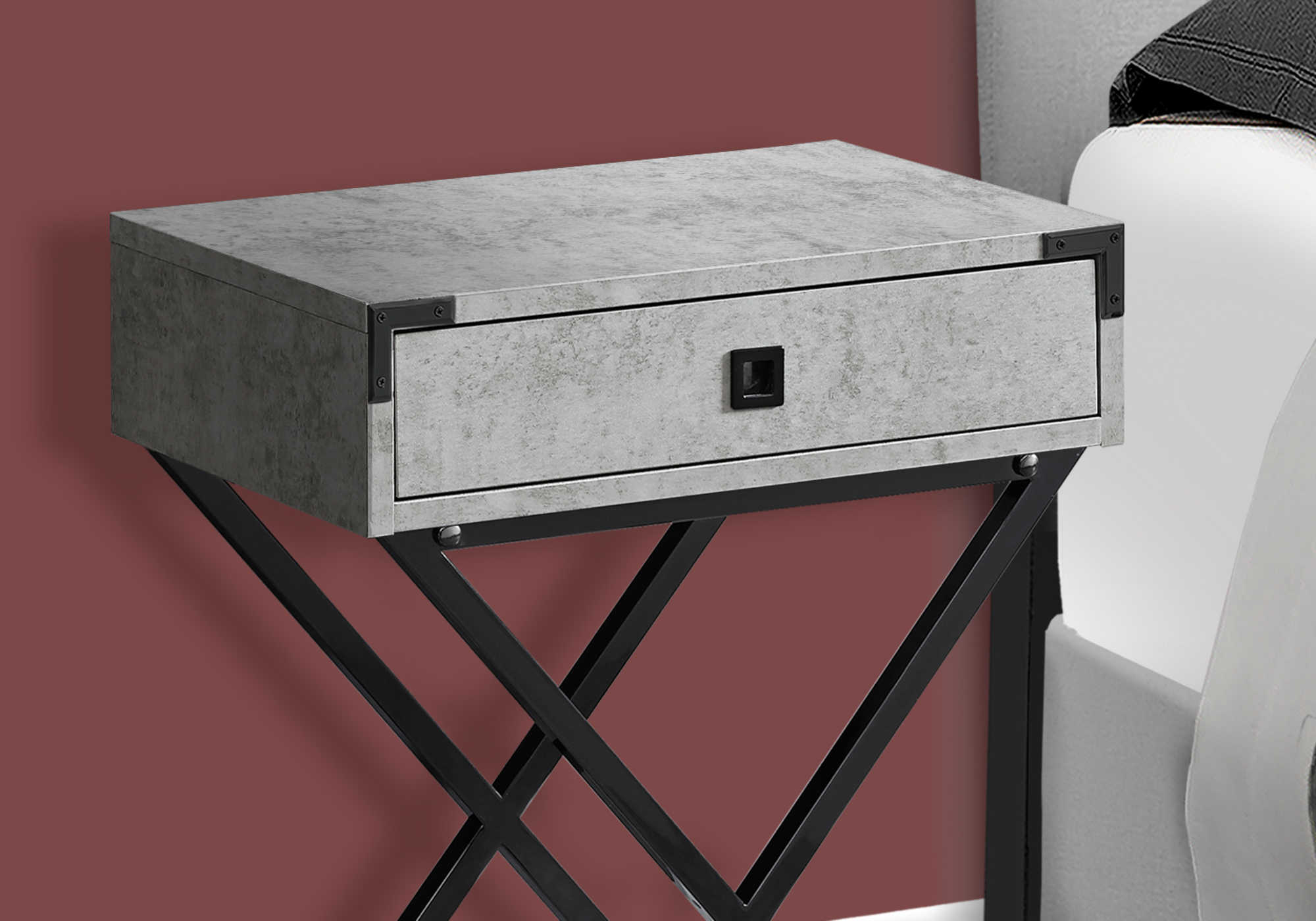 TABLE DE CHEVET - 24"H / GRIS CIMENTE / METAL NICKEL NOIR – I 3552.