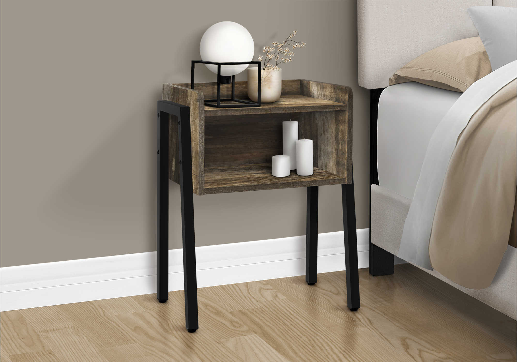 TABLE DE CHEVET - 23"H / FAUX BOIS BRUN / METAL NOIR – I 3583.