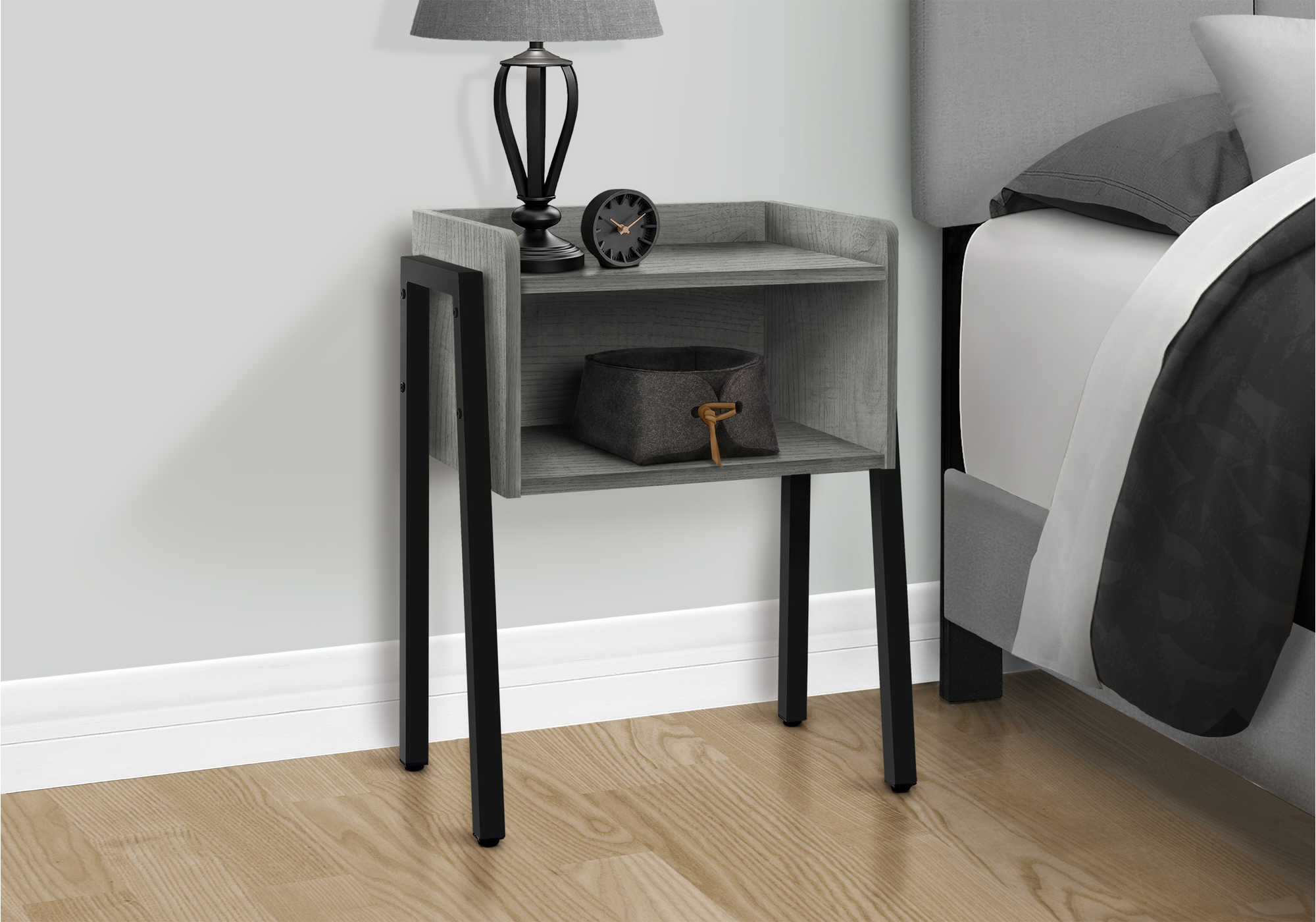TABLE DE CHEVET - 23"H / GRIS / METAL NOIR – I 3591.