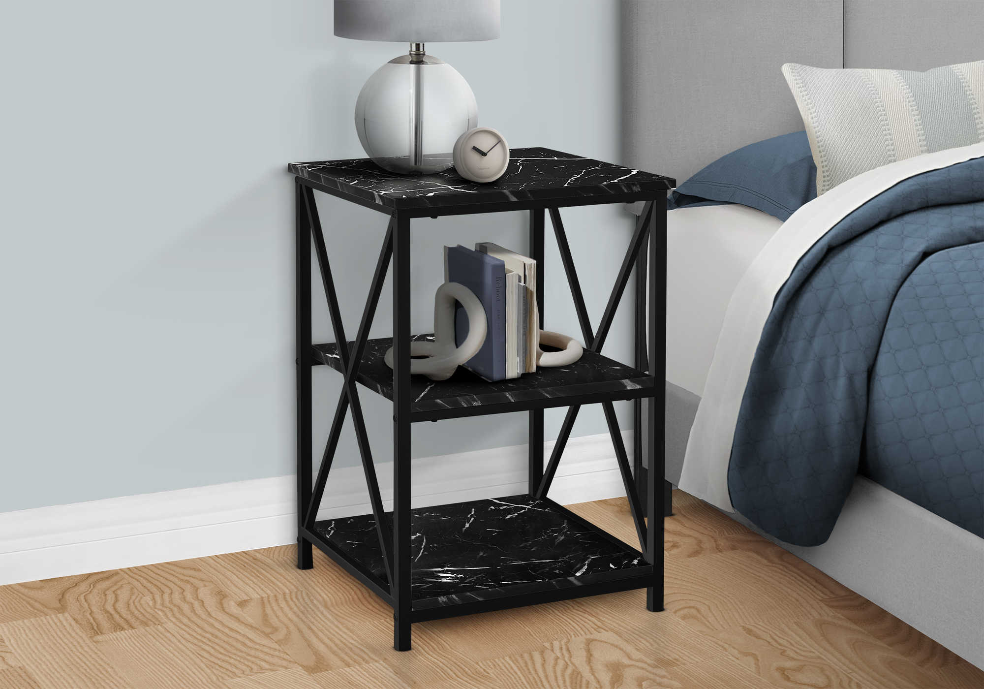 TABLE DE CHEVET - 26"H / MARBRE NOIR / METAL NOIR – I 3595.
