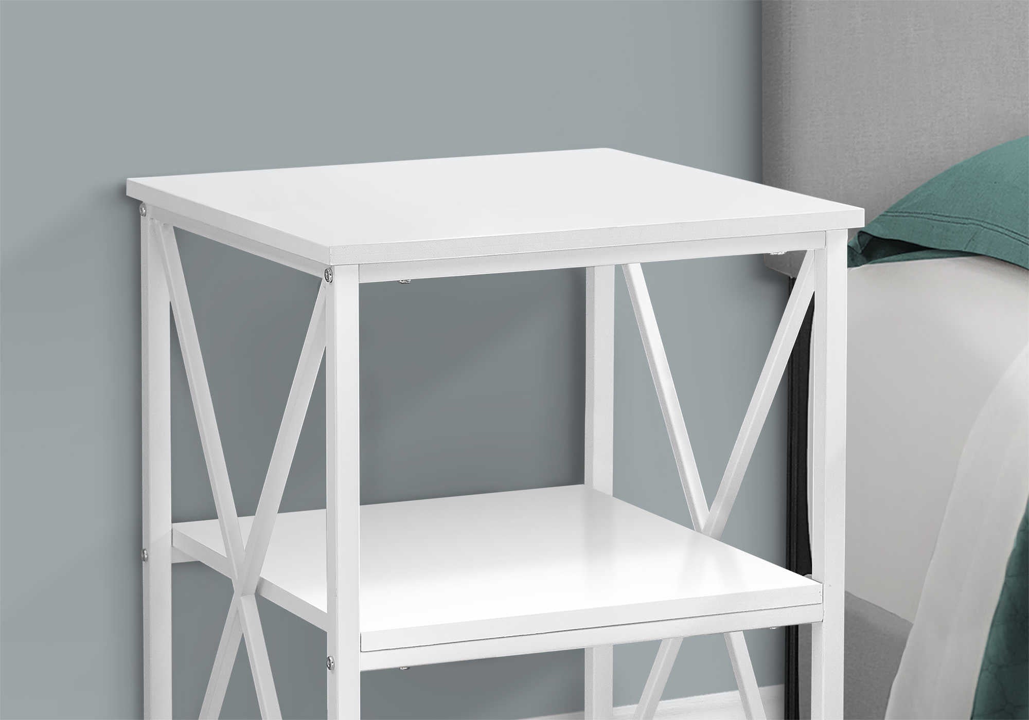 TABLE DE CHEVET - 26"H / BLANC / METAL BLANC – I 3599.