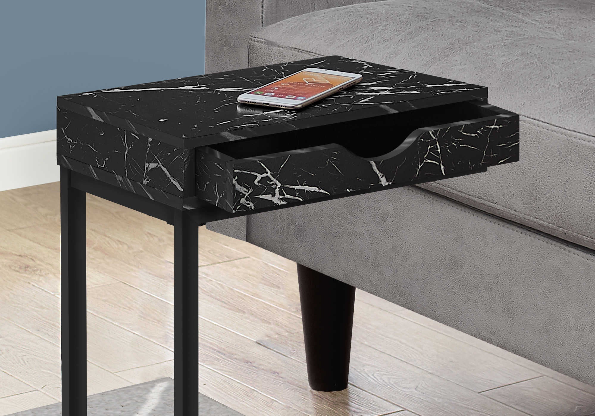 TABLE DE CHEVET - MARBRE NOIR / METAL NOIR ET TIROIR – I 3604.