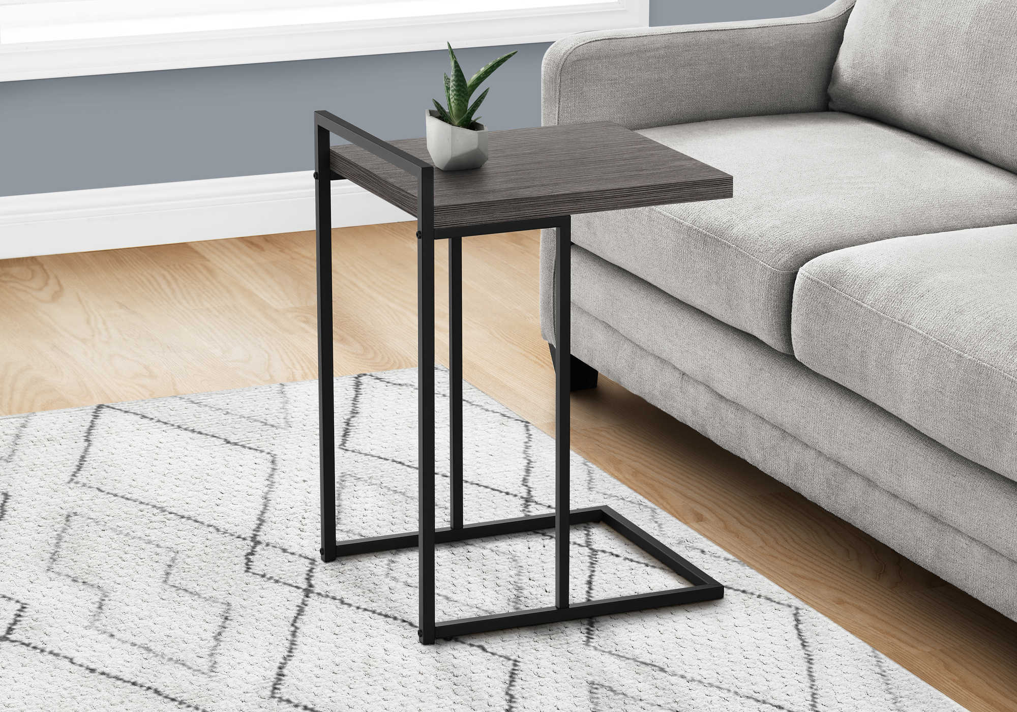 TABLE DE CHEVET - 25"H / GRIS / METAL NOIR – I 3634.