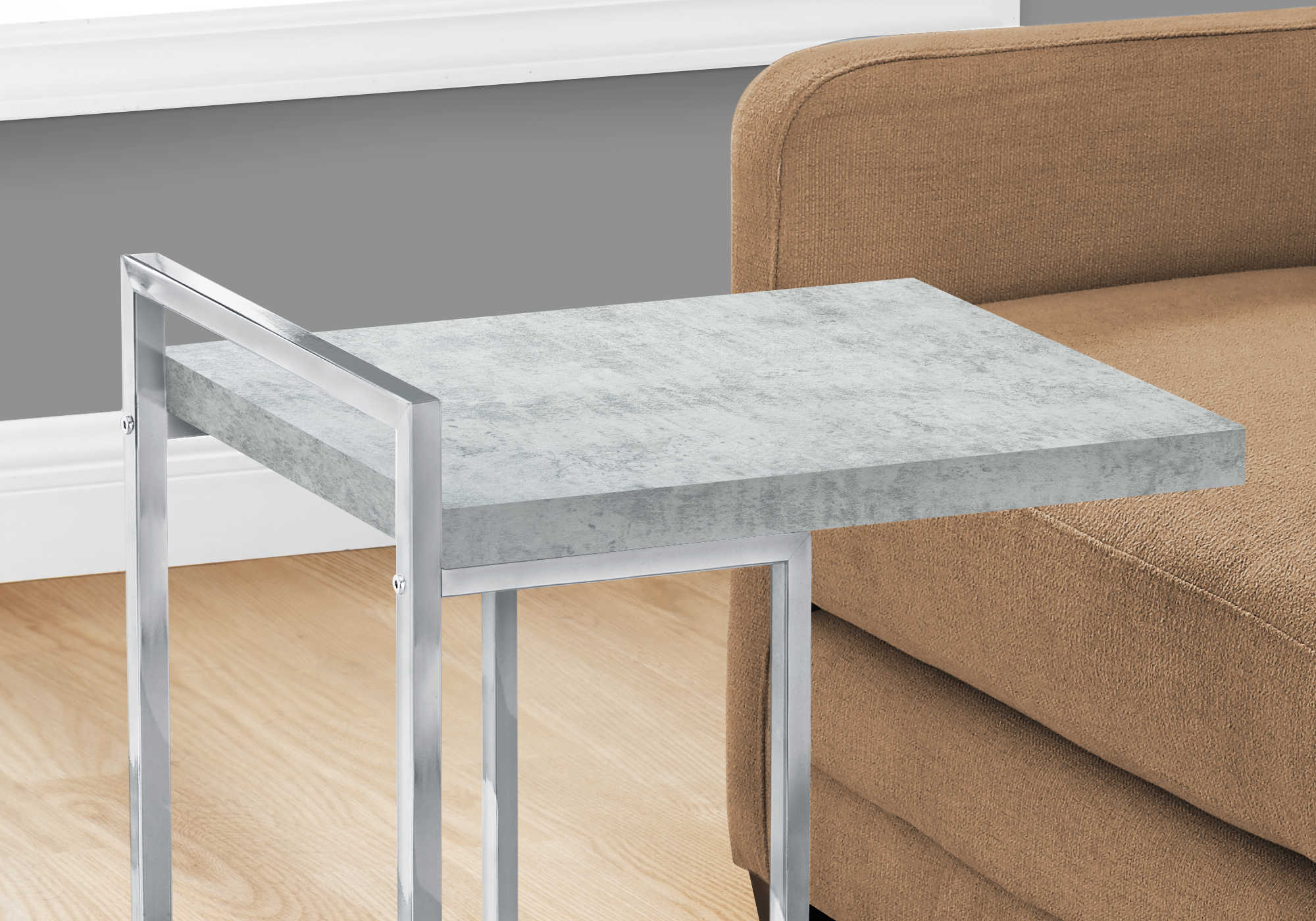 TABLE DE CHEVET - 25"H / GRIS CIMENTE / METAL CHROME – I 3639.