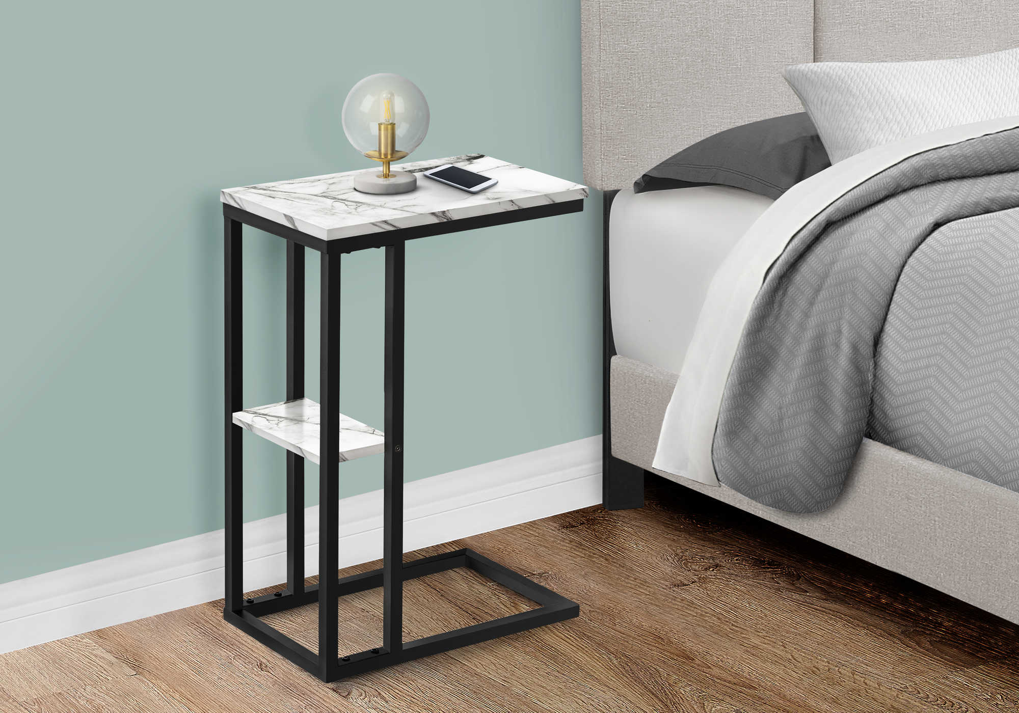 TABLE DE CHEVET - 25"H / MARBRE BLANC / METAL NOIR – I 3675.
