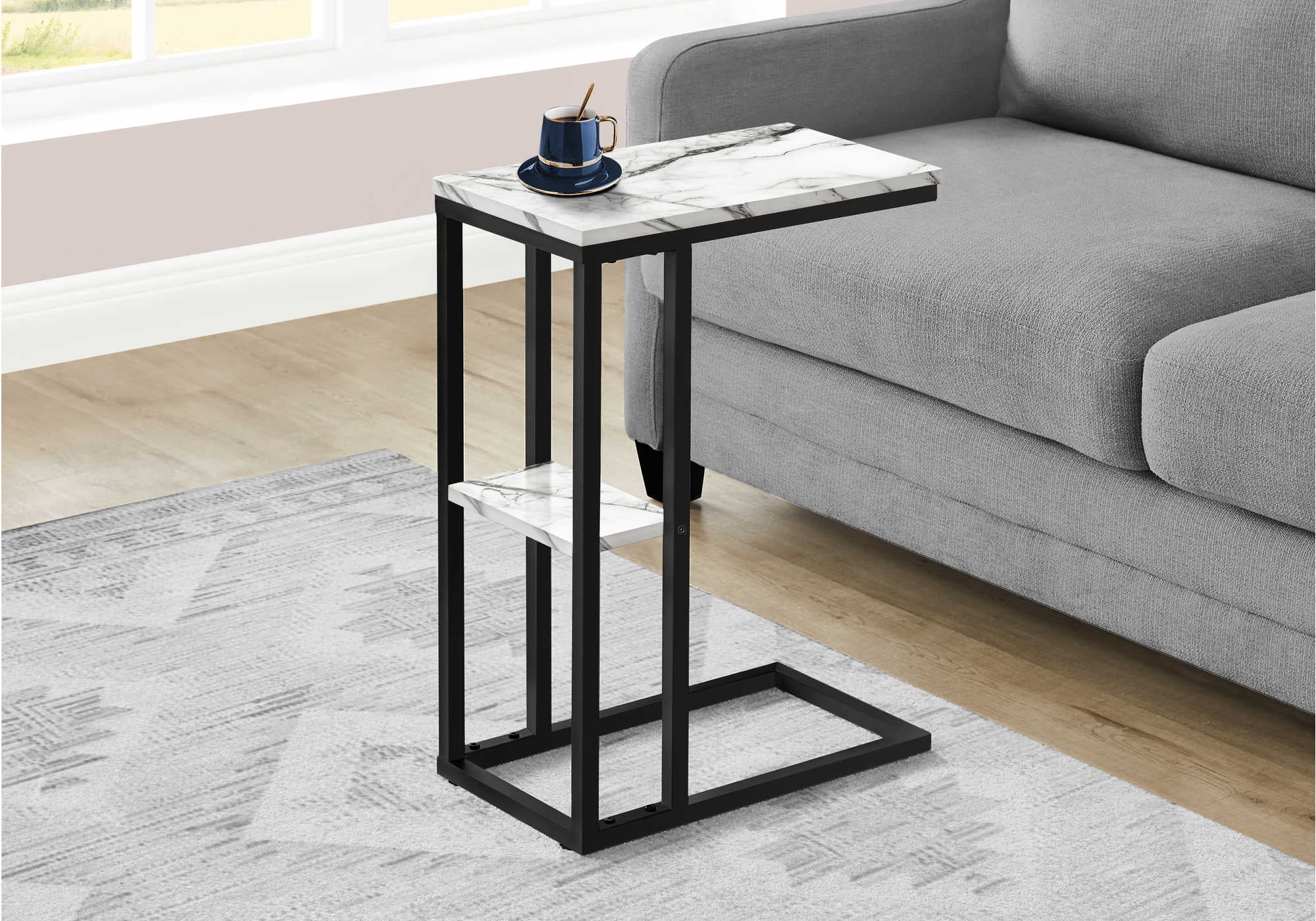TABLE DE CHEVET - 25"H / MARBRE BLANC / METAL NOIR – I 3675.