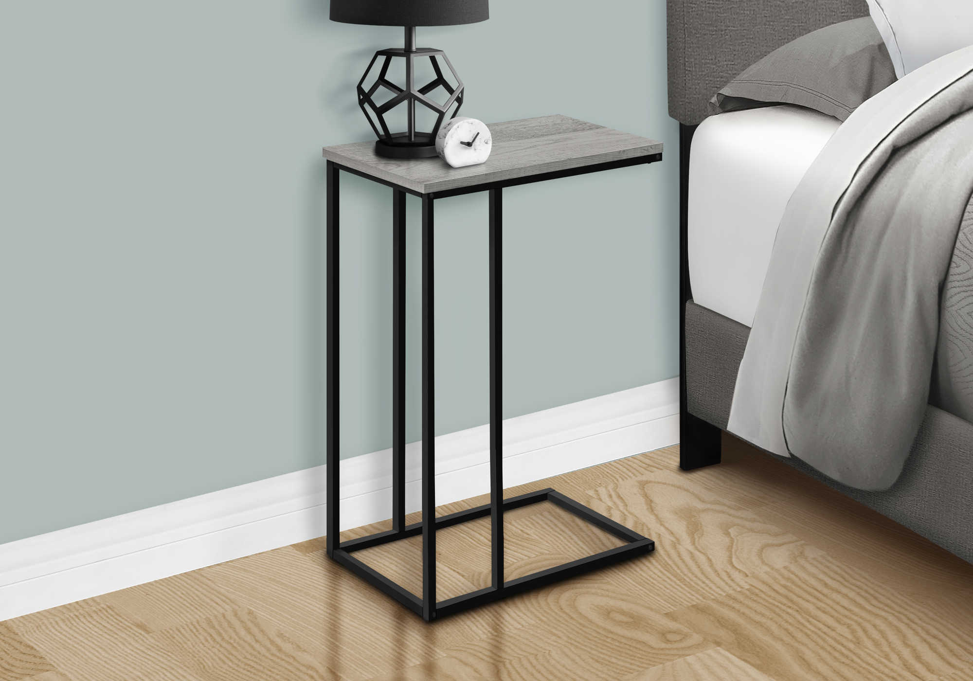 TABLE DE CHEVET - 25"H / GRIS / METAL NOIR – I 3762.