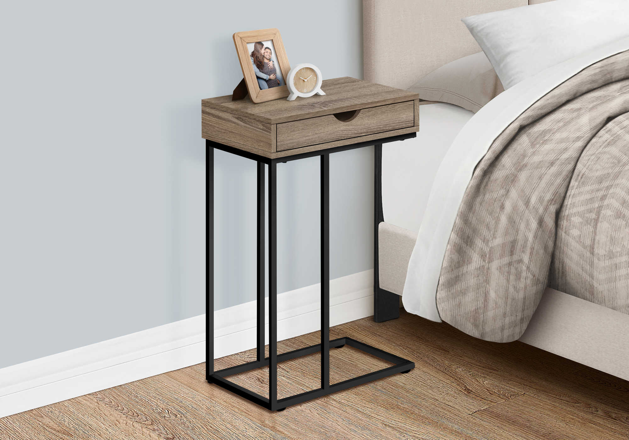 TABLE DE CHEVET - 25"H / TAUPE FONCE / METAL NOIR – I 3771.