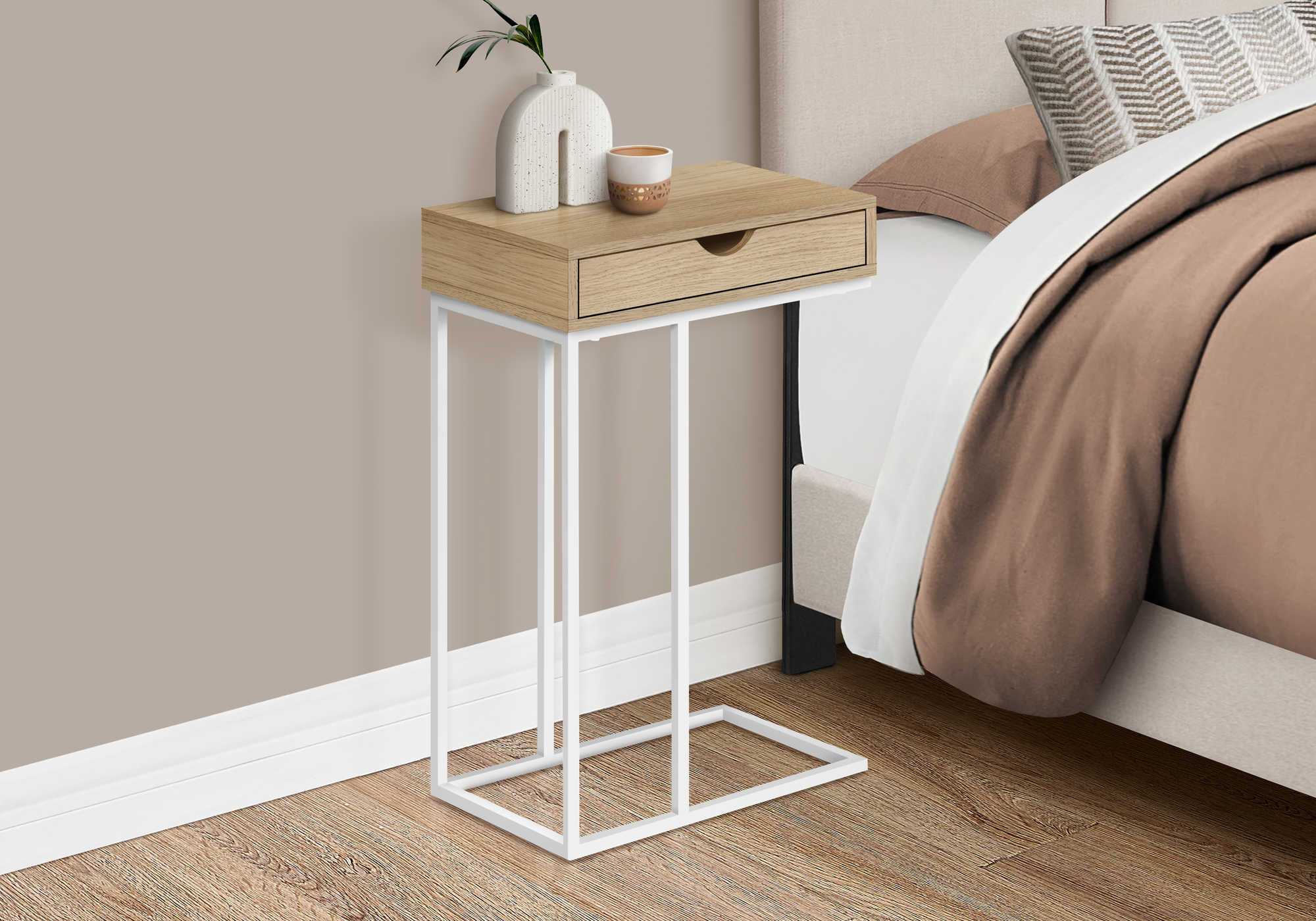 TABLE DE CHEVET - 25"H / NATUREL / METAL BLANC – I 3775.
