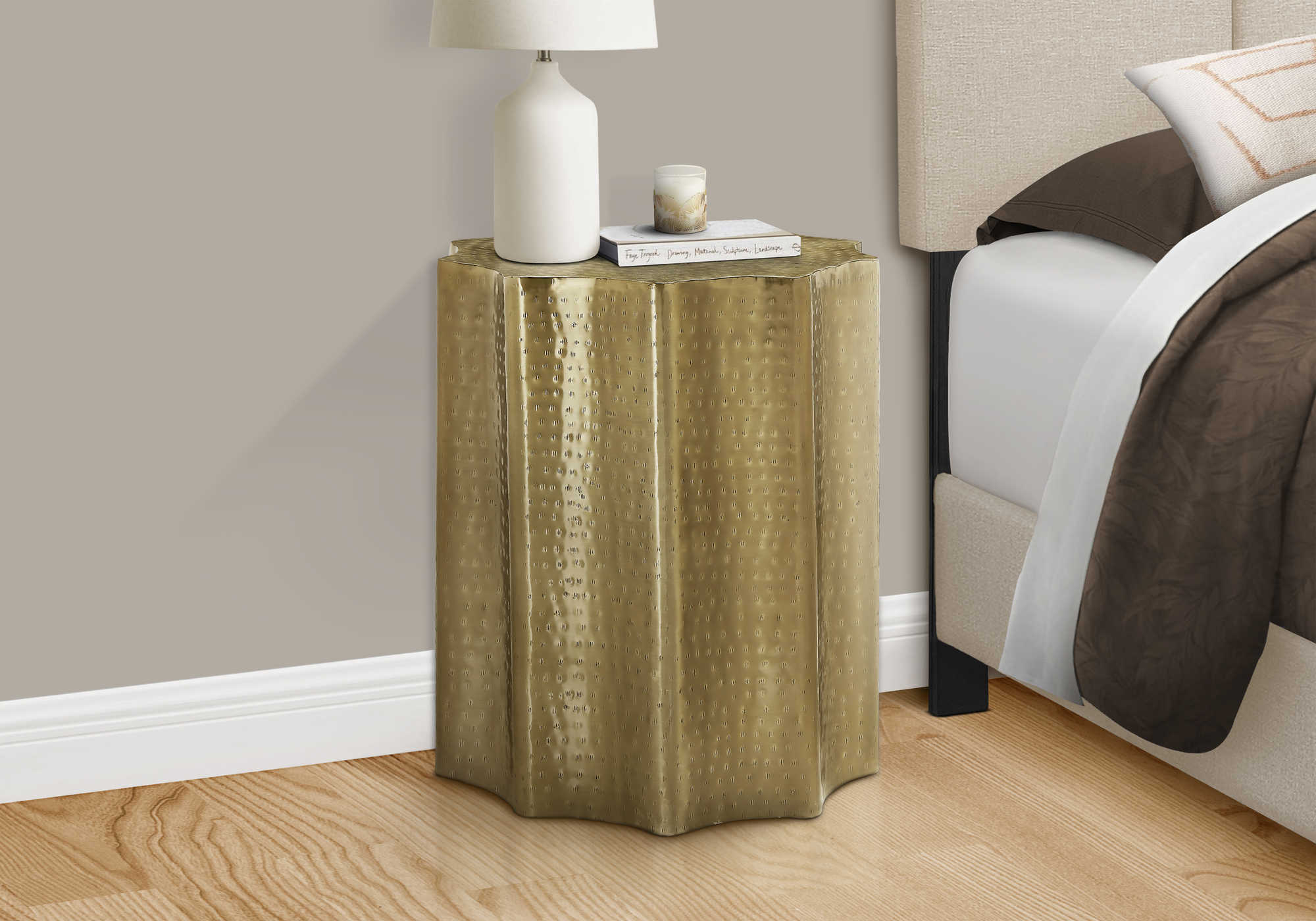 Image of nightstand - 22"h / gold iron metal end table  i 3900.