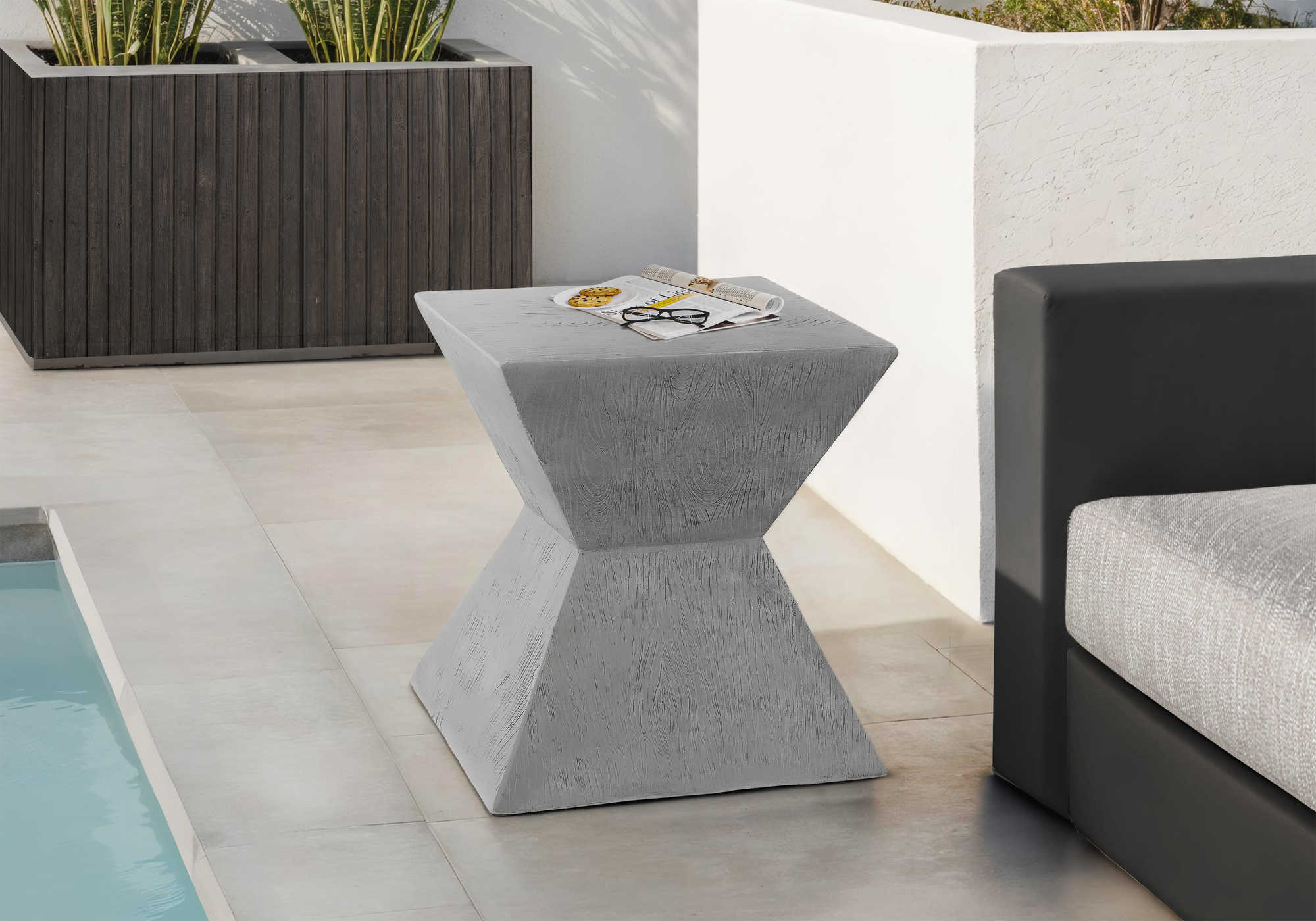 TABLE D'APPOINT - 25"H / INTERIEUR OU EXTERIEUR GRIS – I 4125