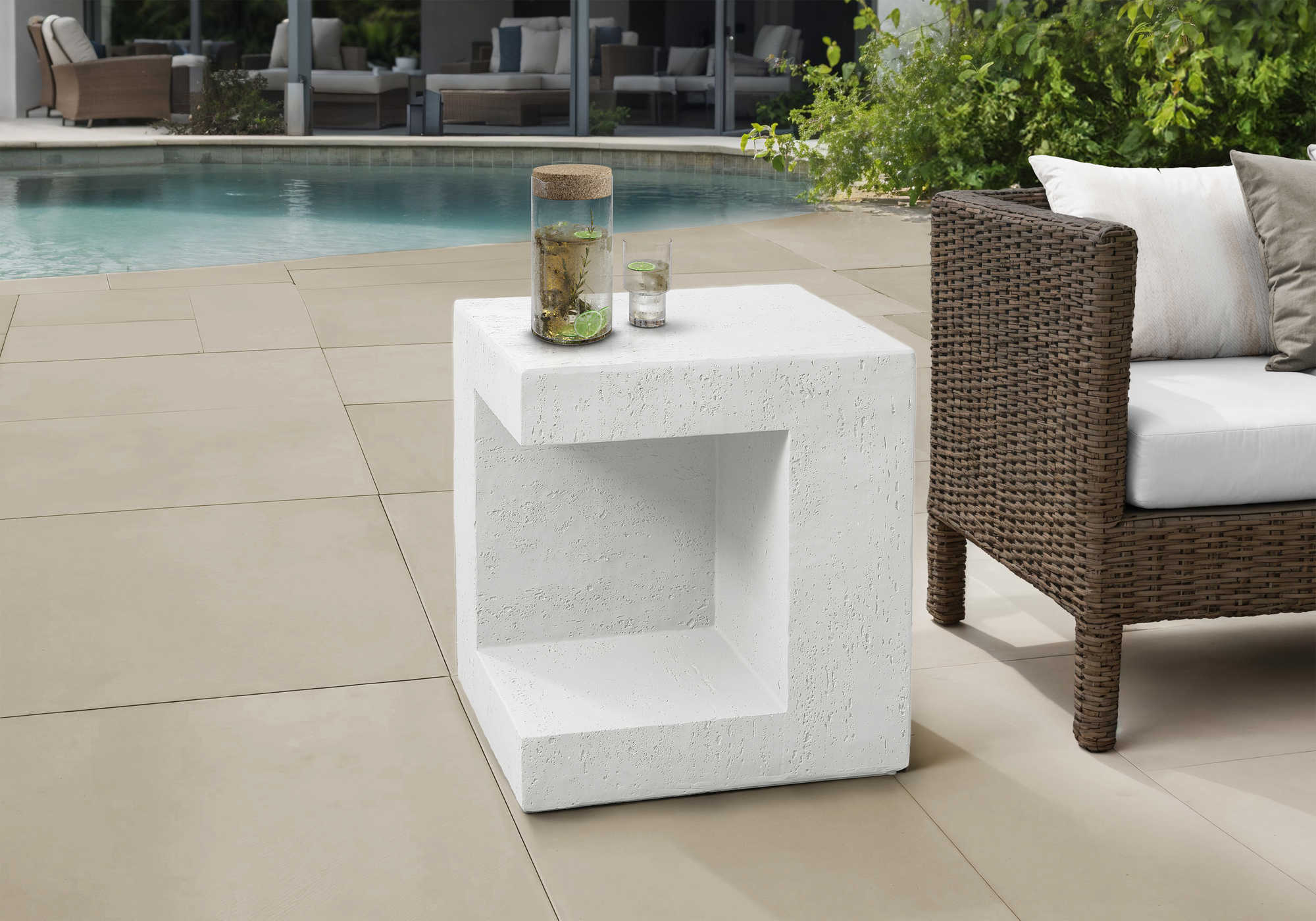 TABLE D'APPOINT - 25"H / INTERIEUR OU EXTERIEUR BLANC – I 4131