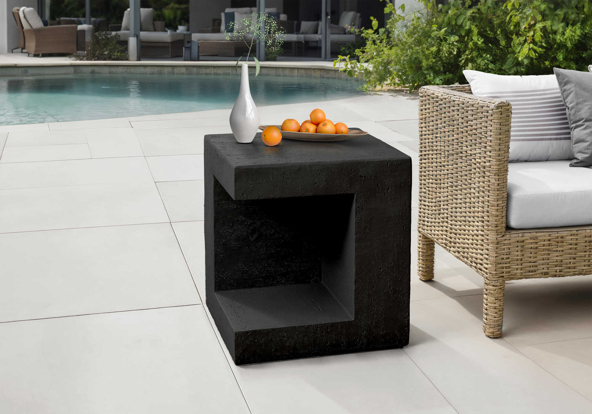 TABLE D'APPOINT - 25"H / INTERIEUR OU EXTERIEUR NOIR – I 4132