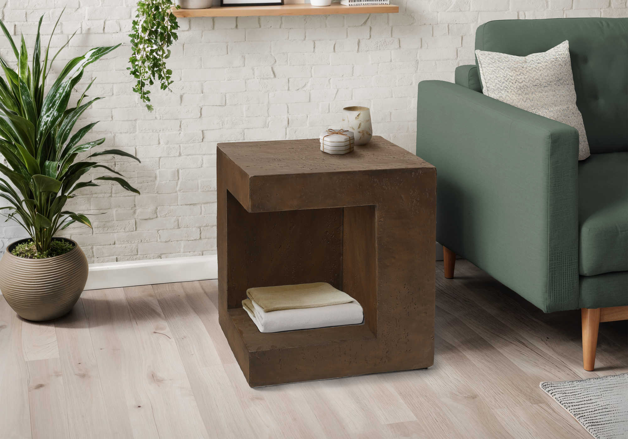 TABLE D'APPOINT - 25"H / INTERIEUR OU EXTERIEUR NOYER – I 4133