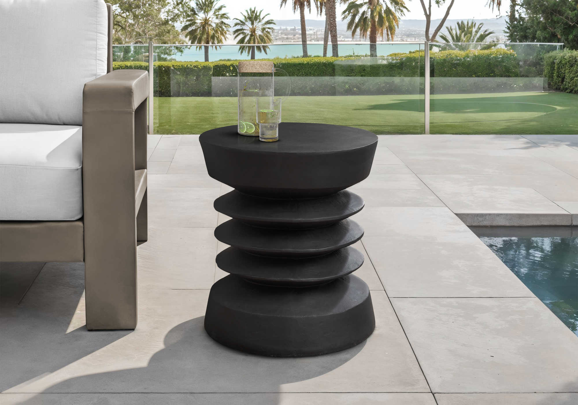 TABLE D'APPOINT - 25"H / INTERIEUR OU EXTERIEUR NOIR – I 4154