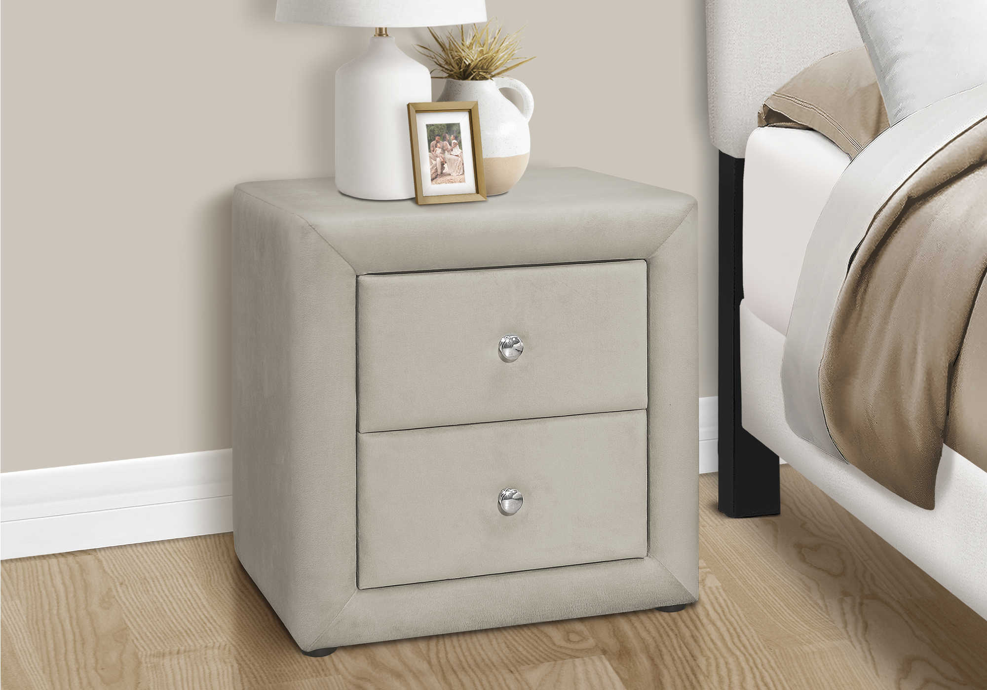 Image of nightstand - 21"h / light grey velvet  i 5606.