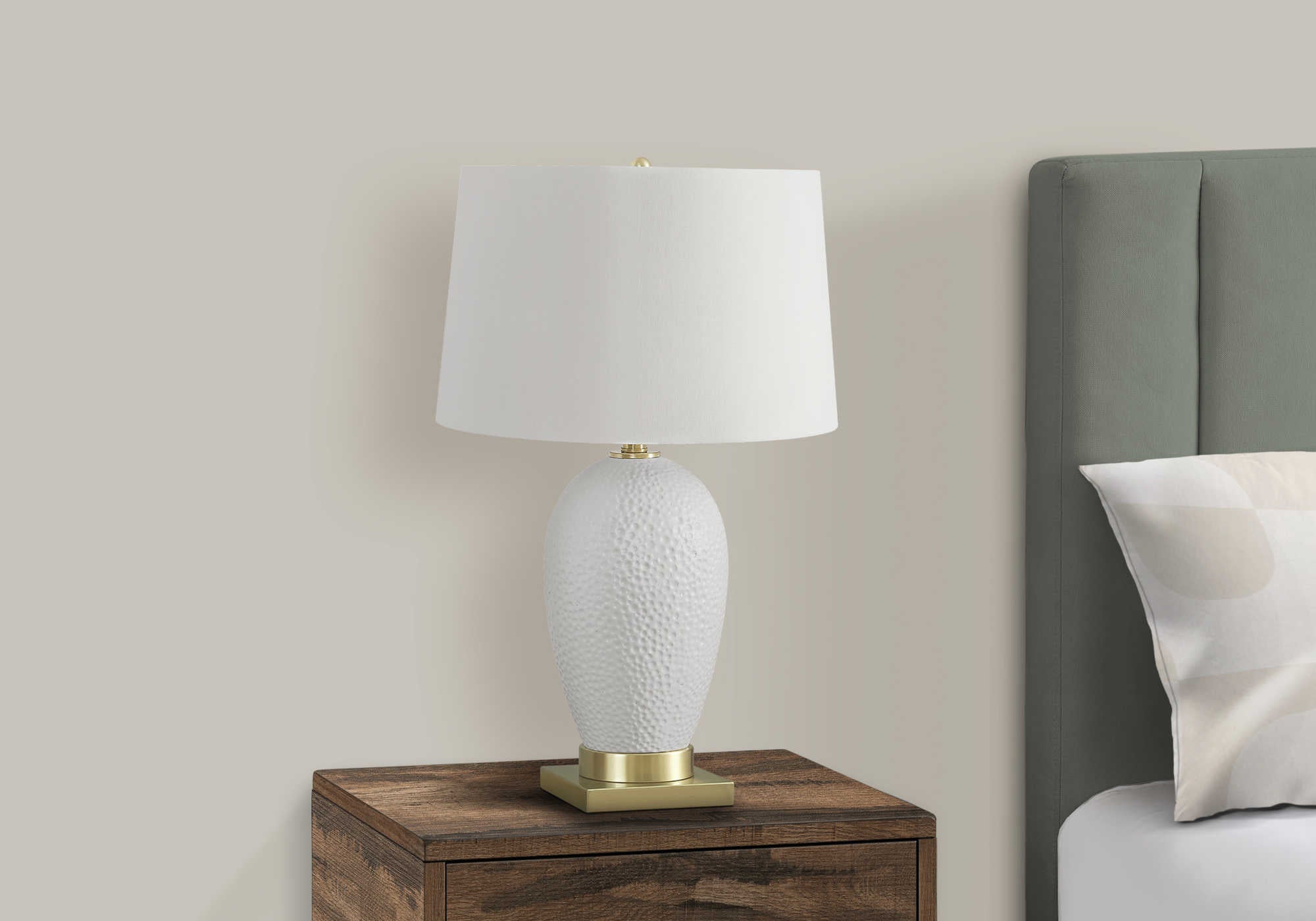 LUMINAIRE - 26"H LAMPE DE TABLE BLANC CERAMIQUE / IVOIRE – I 9610.