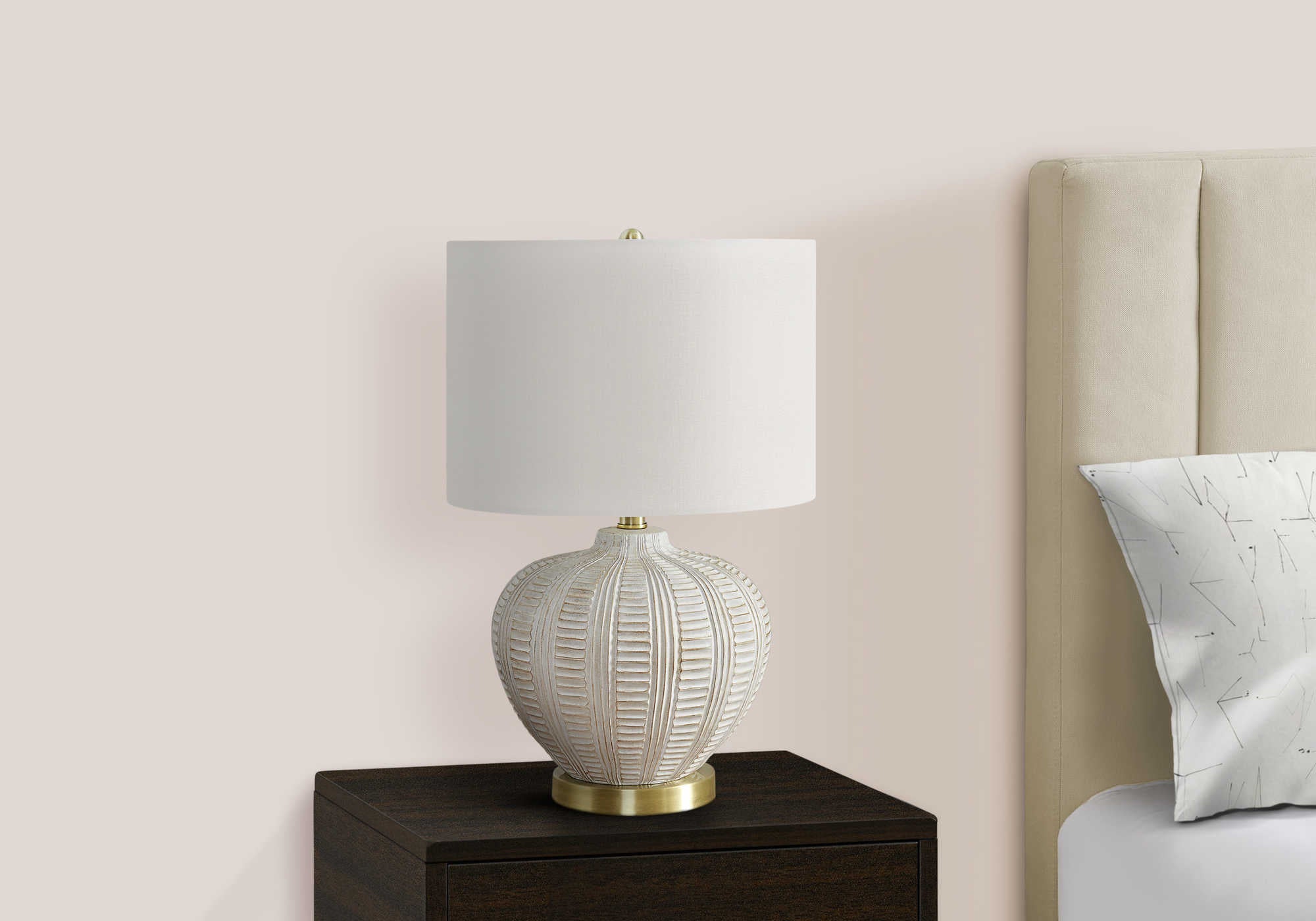 LUMINAIRE - 21"H LAMPE DE TABLE CREME RESINE / IVOIRE – I 9617.