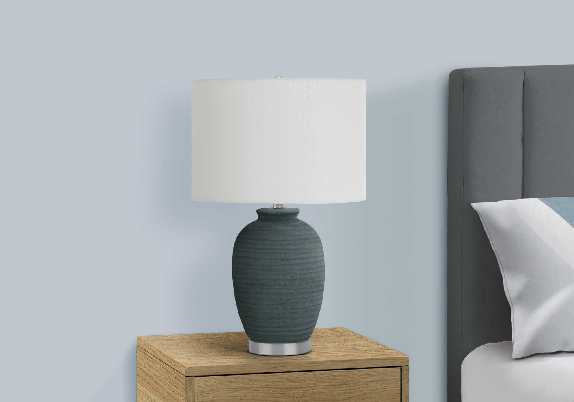 LUMINAIRE - 24"H LAMPE DE TABLE BLEU CERAMIQUE / IVOIRE – I 9622.