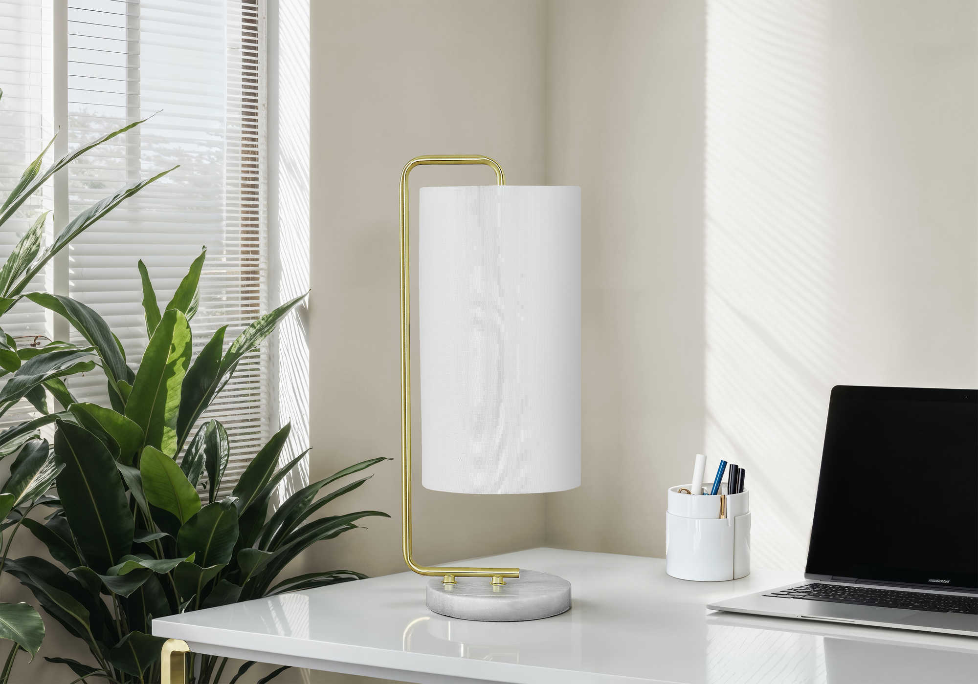LUMINAIRE - 20"H LAMPE DE TABLE BLANC MARBRE / IVOIRE – I 9636.