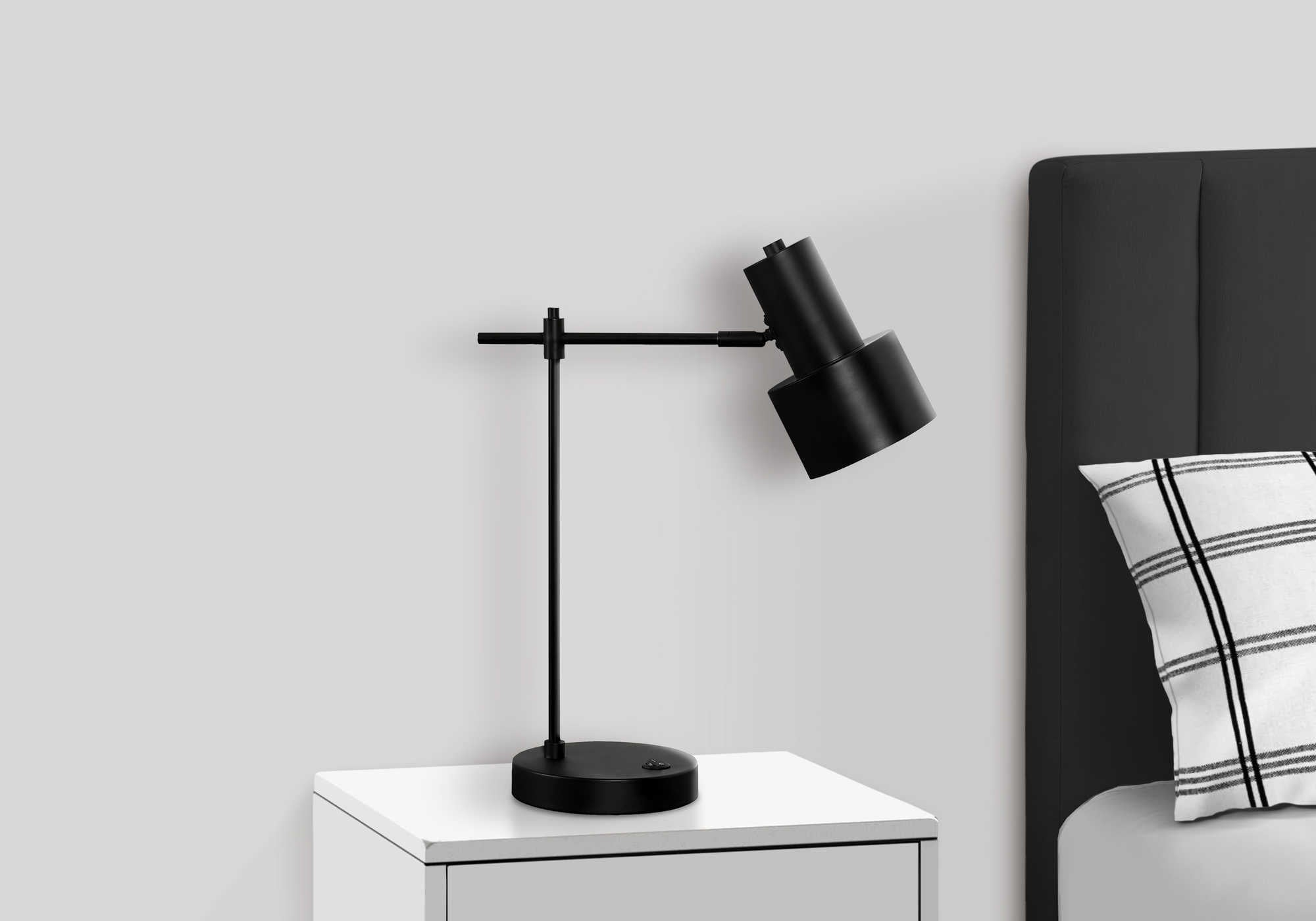 LUMINAIRE - 21"H LAMPE DE TABLE NOIR METAL / NOIR / USB – I 9647.