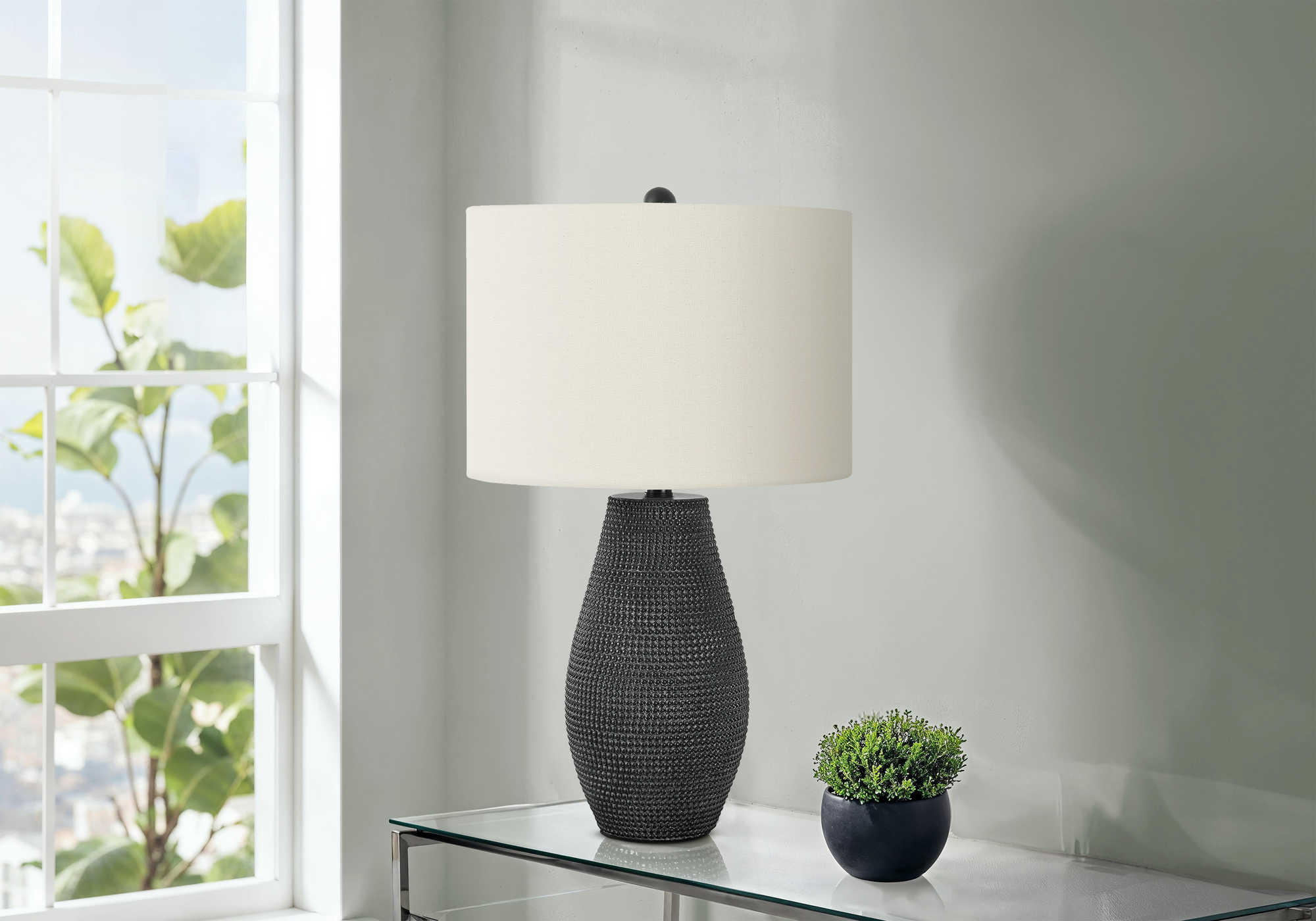 LUMINAIRE - 24"H LAMPE DE TABLE NOIR RESINE / IVOIRE – I 9655.