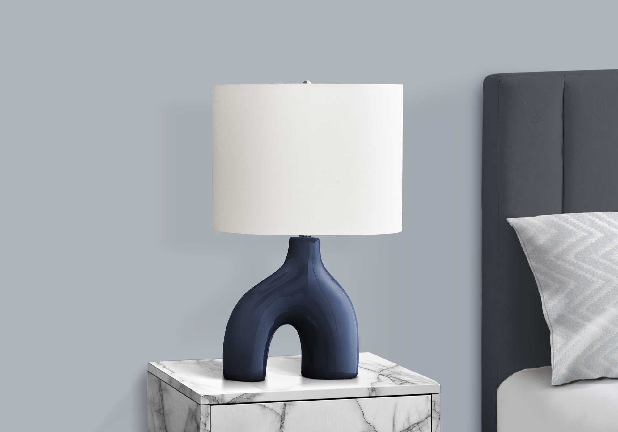 LUMINAIRE - 25"H LAMPE DE TABLE BLEU CERAMIQUE / IVOIRE – I 9663.