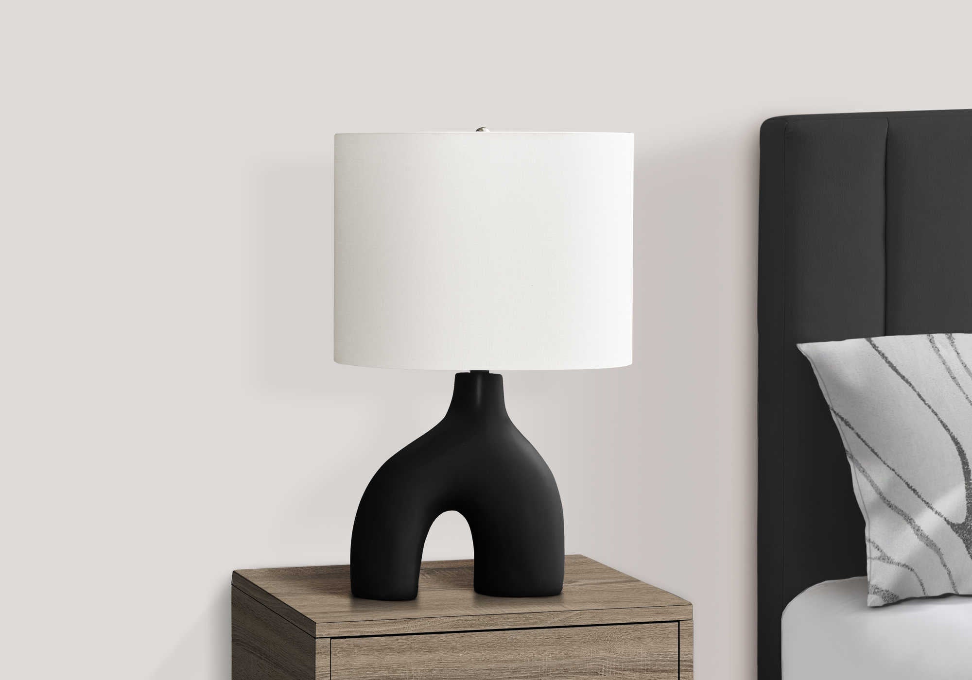 LUMINAIRE - 25"H LAMPE DE TABLE NOIR CERAMIQUE / IVOIRE – I 9666.