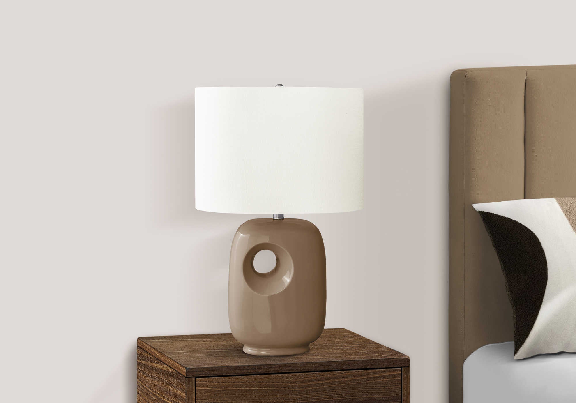 LUMINAIRE - 26"H LAMPE DE TABLE BRUN CERAMIQUE / IVOIRE – I 9676.