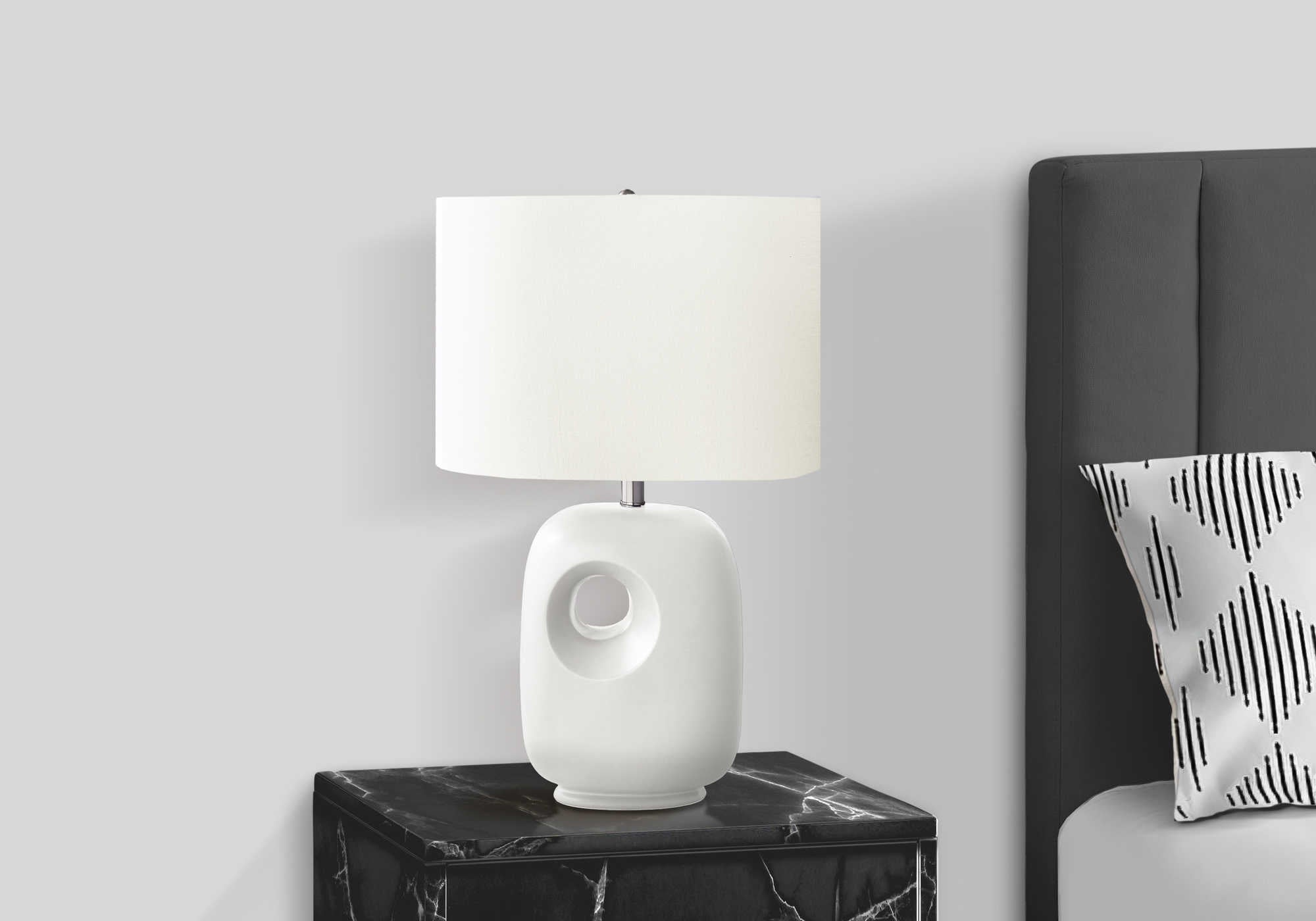 LUMINAIRE - 26"H LAMPE DE TABLE BLANC CERAMIQUE / IVOIRE – I 9679.