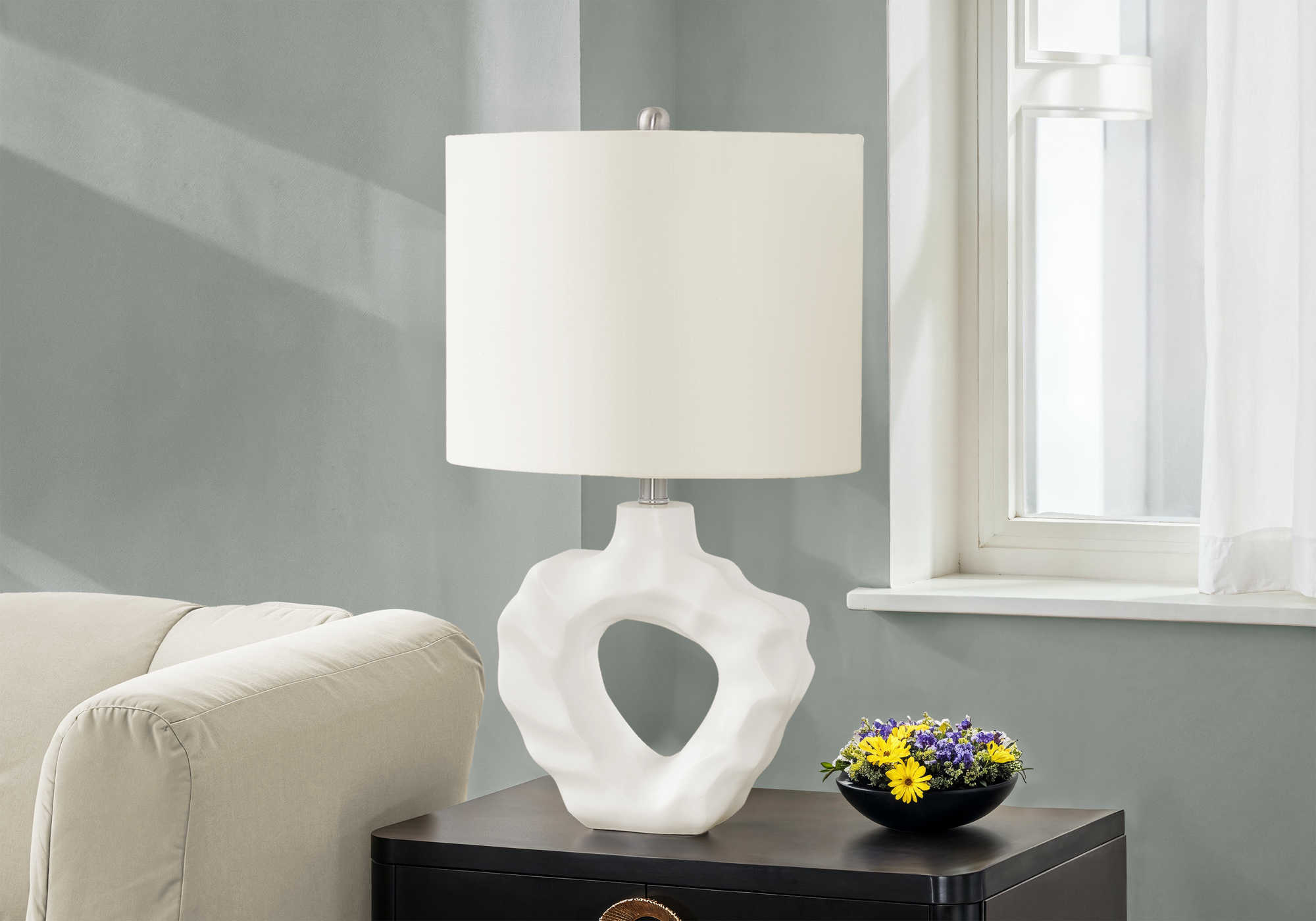LUMINAIRE - 25"H LAMPE DE TABLE CREME RESINE / IVOIRE – I 9727.