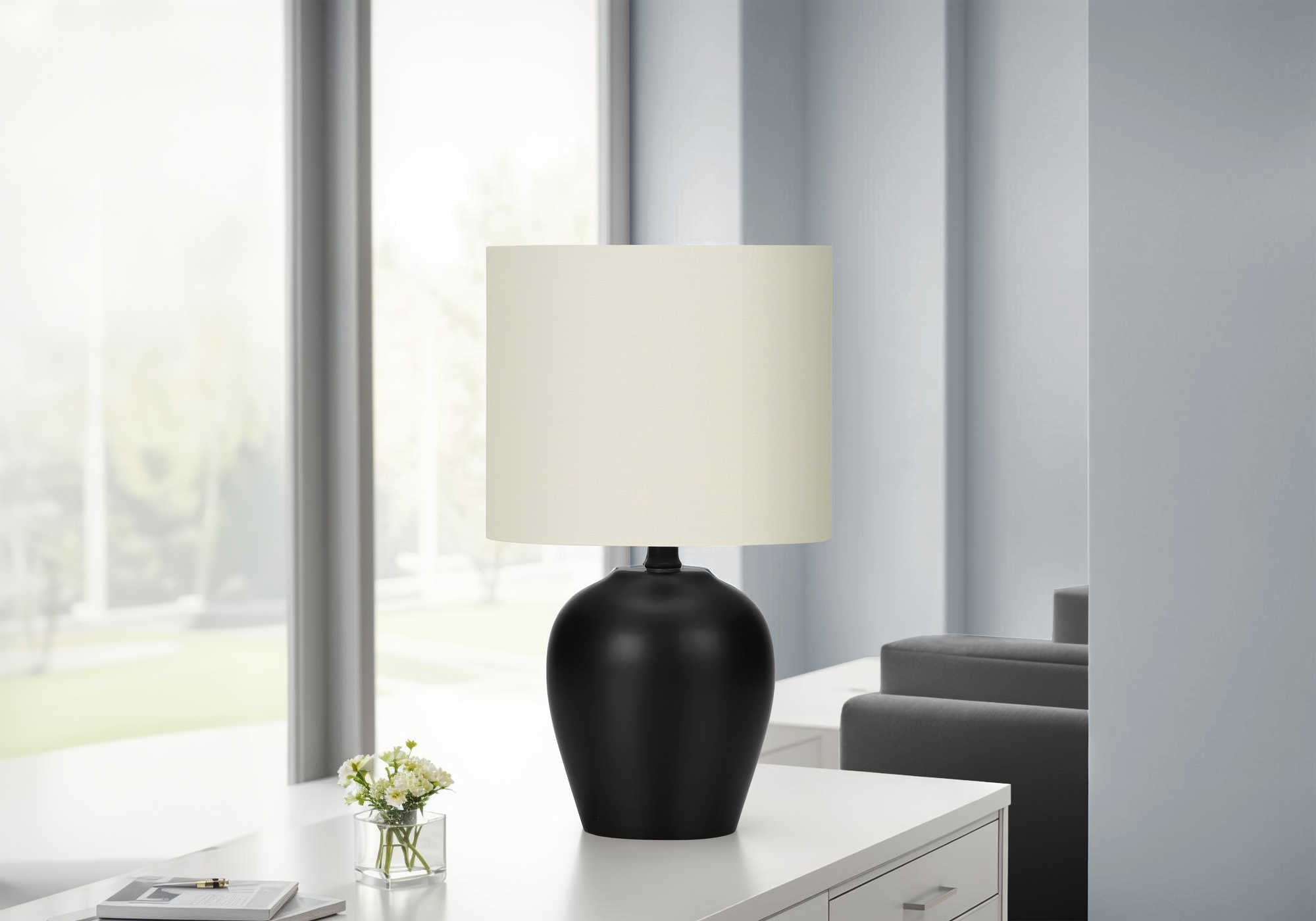 LUMINAIRE - 17"H LAMPE DE TABLE NOIR CERAMIQUE / IVOIRE – I 9738.
