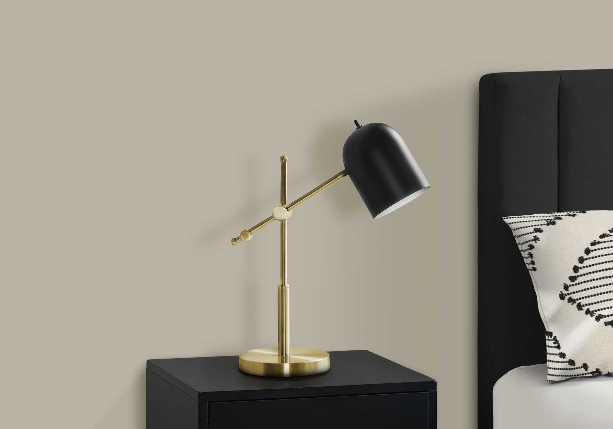 Image of lighting - 18"h table lamp brass metal / black shade.