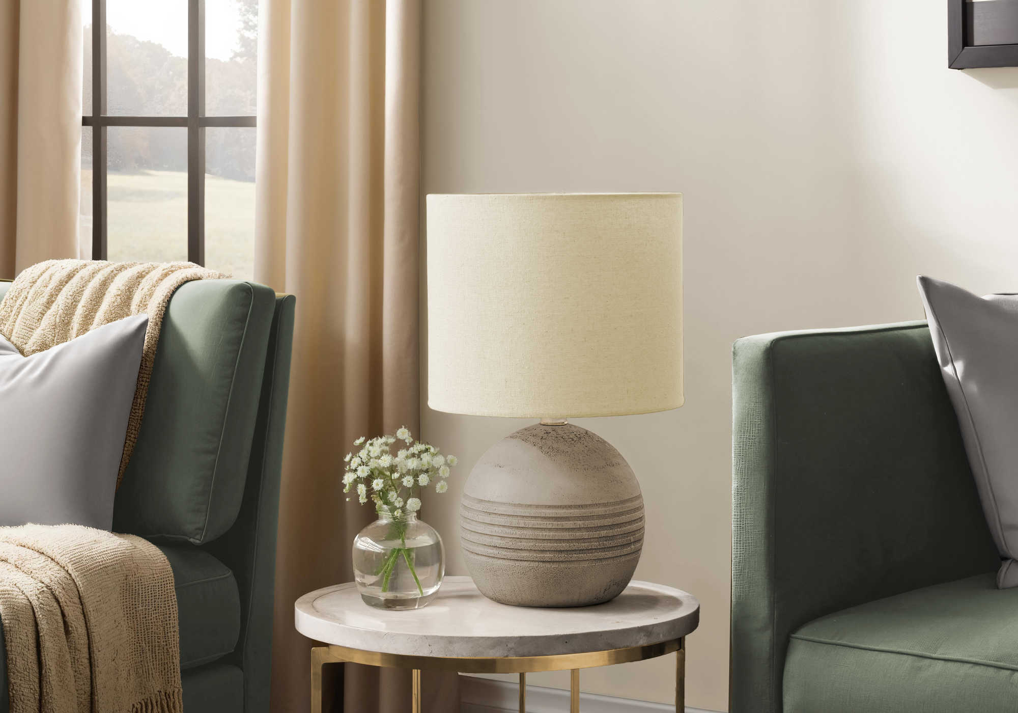 LUMINAIRE - 15"H LAMPE DE TABLE BEIGE RESINE / BEIGE – I 9792