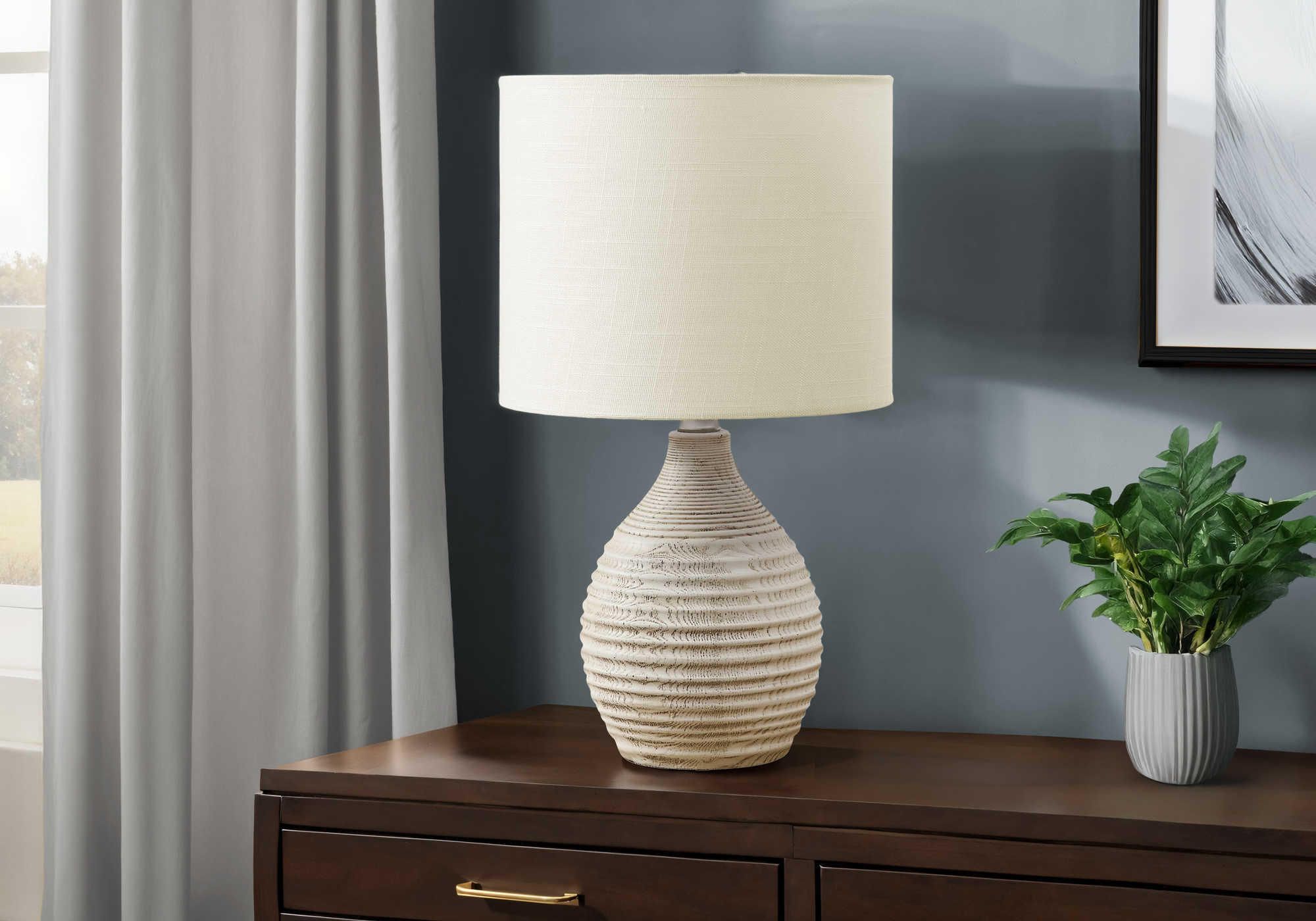 LUMINAIRE - 17"H LAMPE DE TABLE IVOIRE RESINE / IVOIRE – I 9848