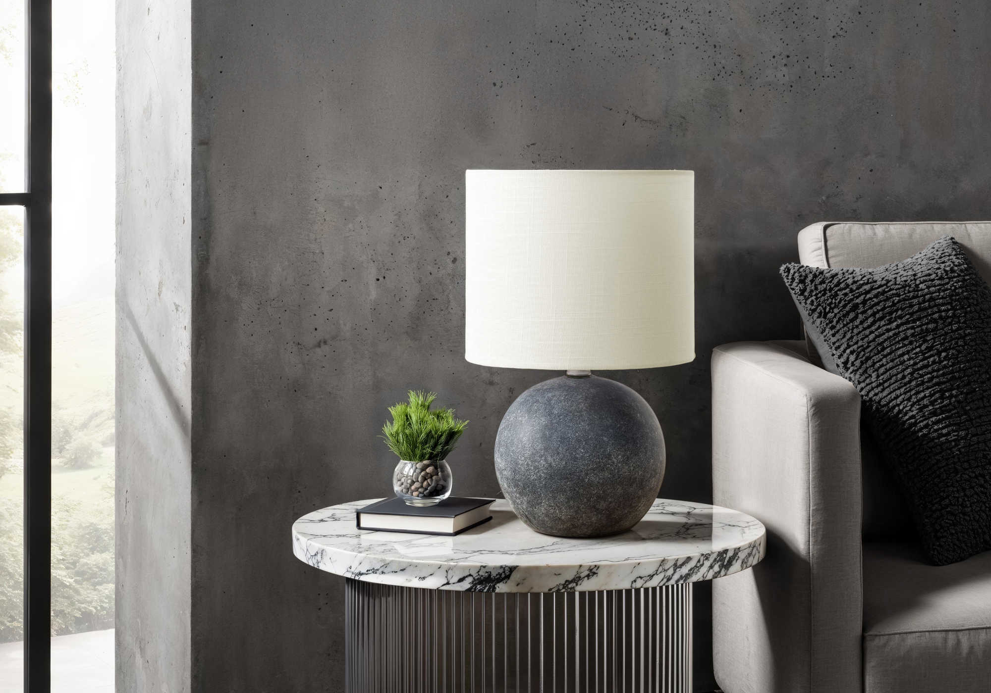 LUMINAIRE - 16"H LAMPE DE TABLE GRIS BETON / IVOIRE – I 9850