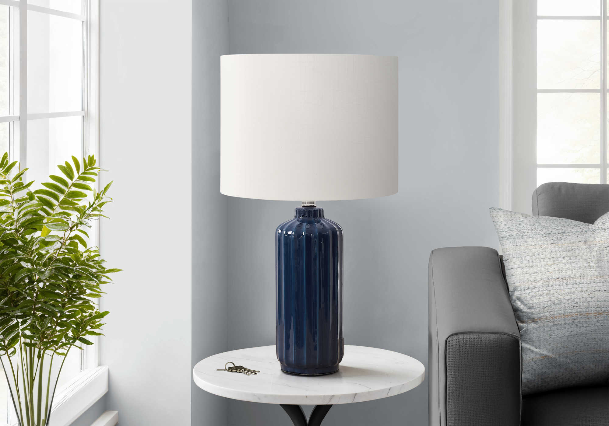 LUMINAIRE - 23"H LAMPE DE TABLE BLEU CERAMIQUE / IVOIRE – I 9870