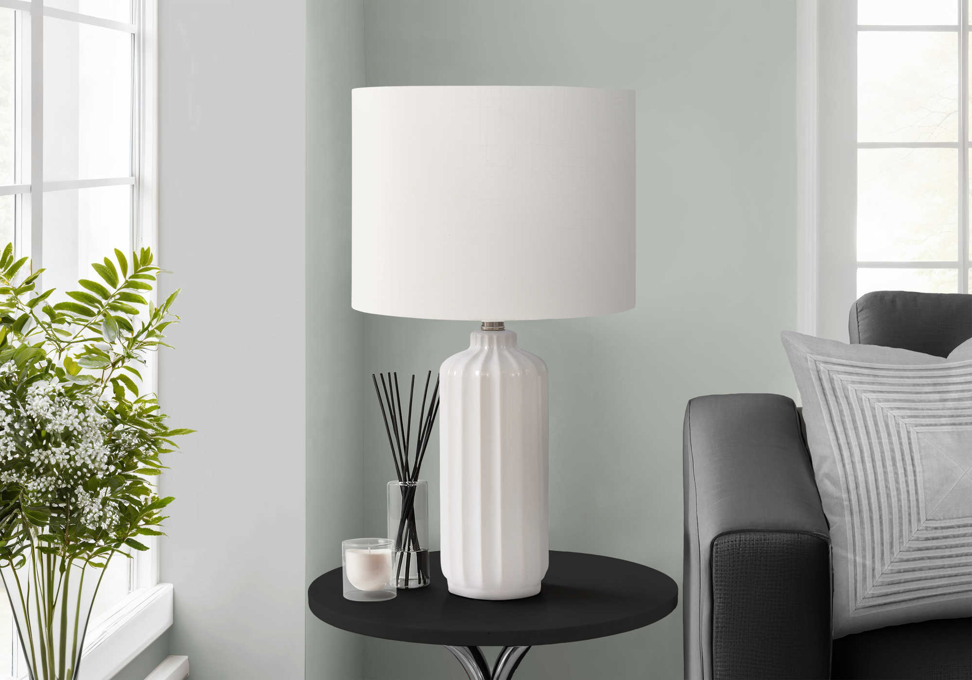 LUMINAIRE - 23"H LAMPE DE TABLE CREME CERAMIQUE / IVOIRE – I 9873