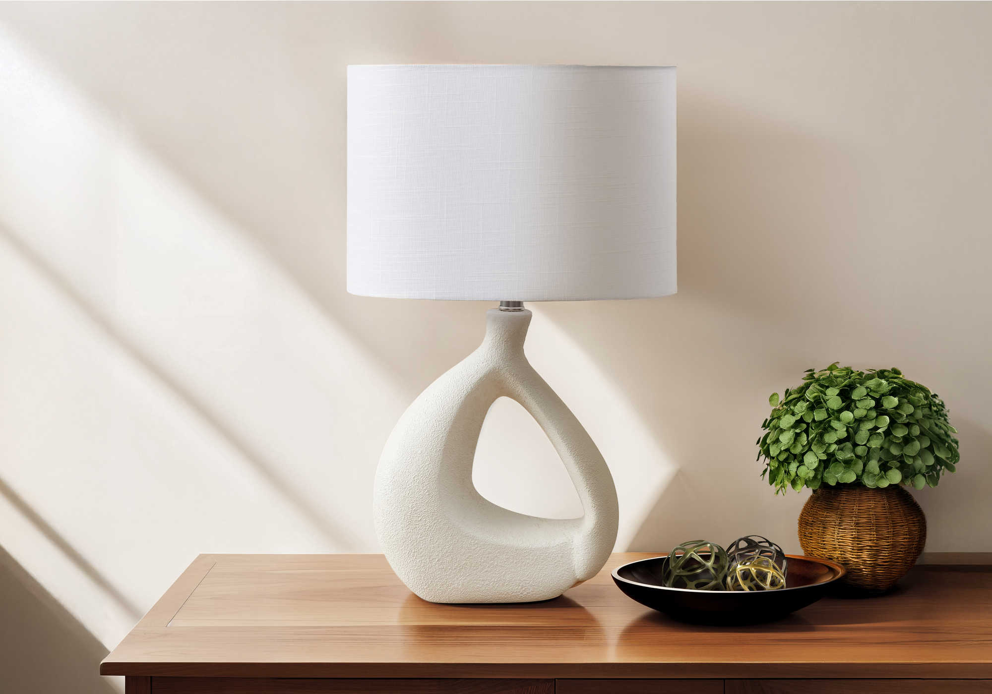 LUMINAIRE - 23"H LAMPE DE TABLE IVOIRE RESINE / IVOIRE – I 9880
